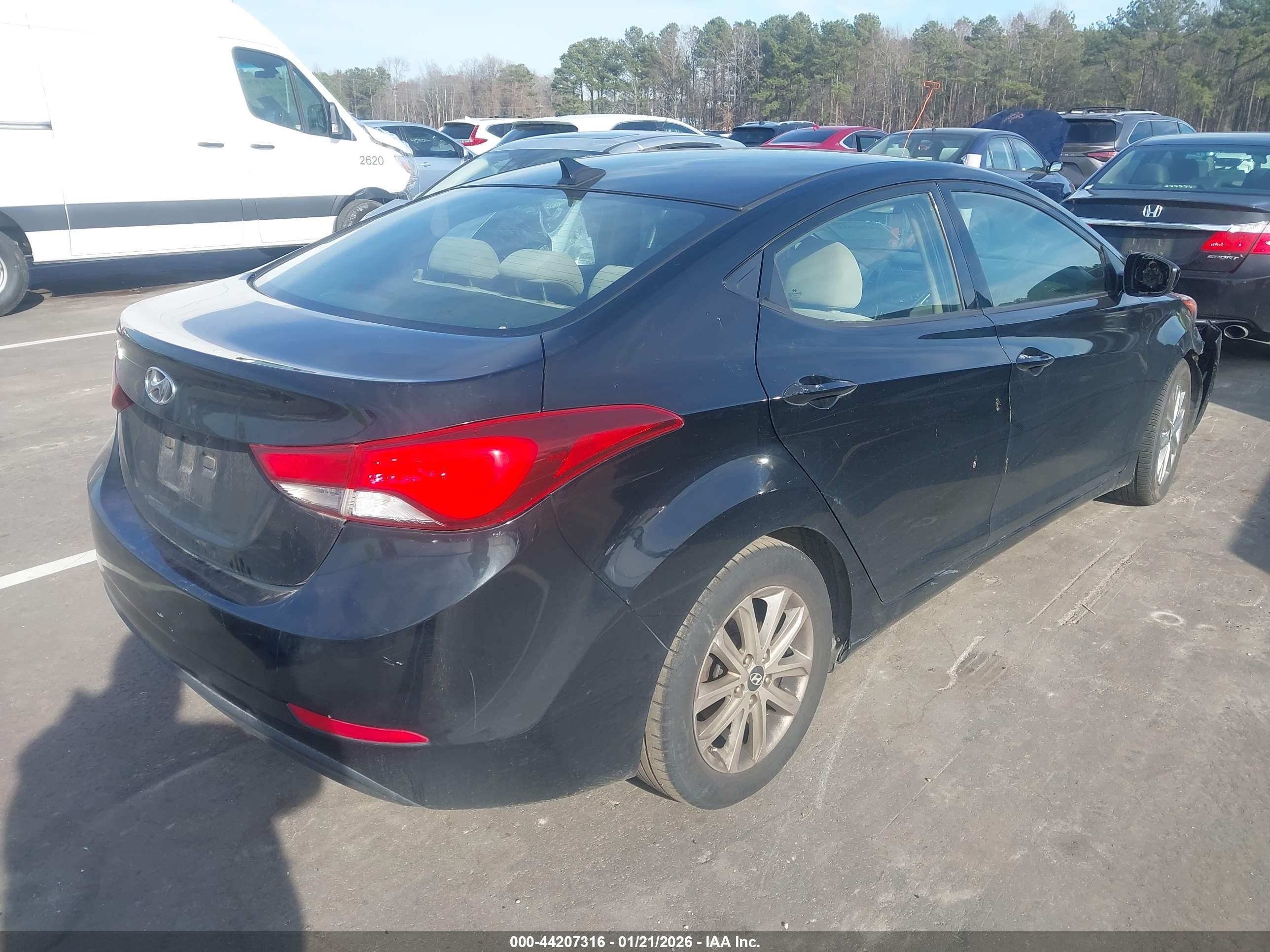HYUNDAI ELANTRA image 4