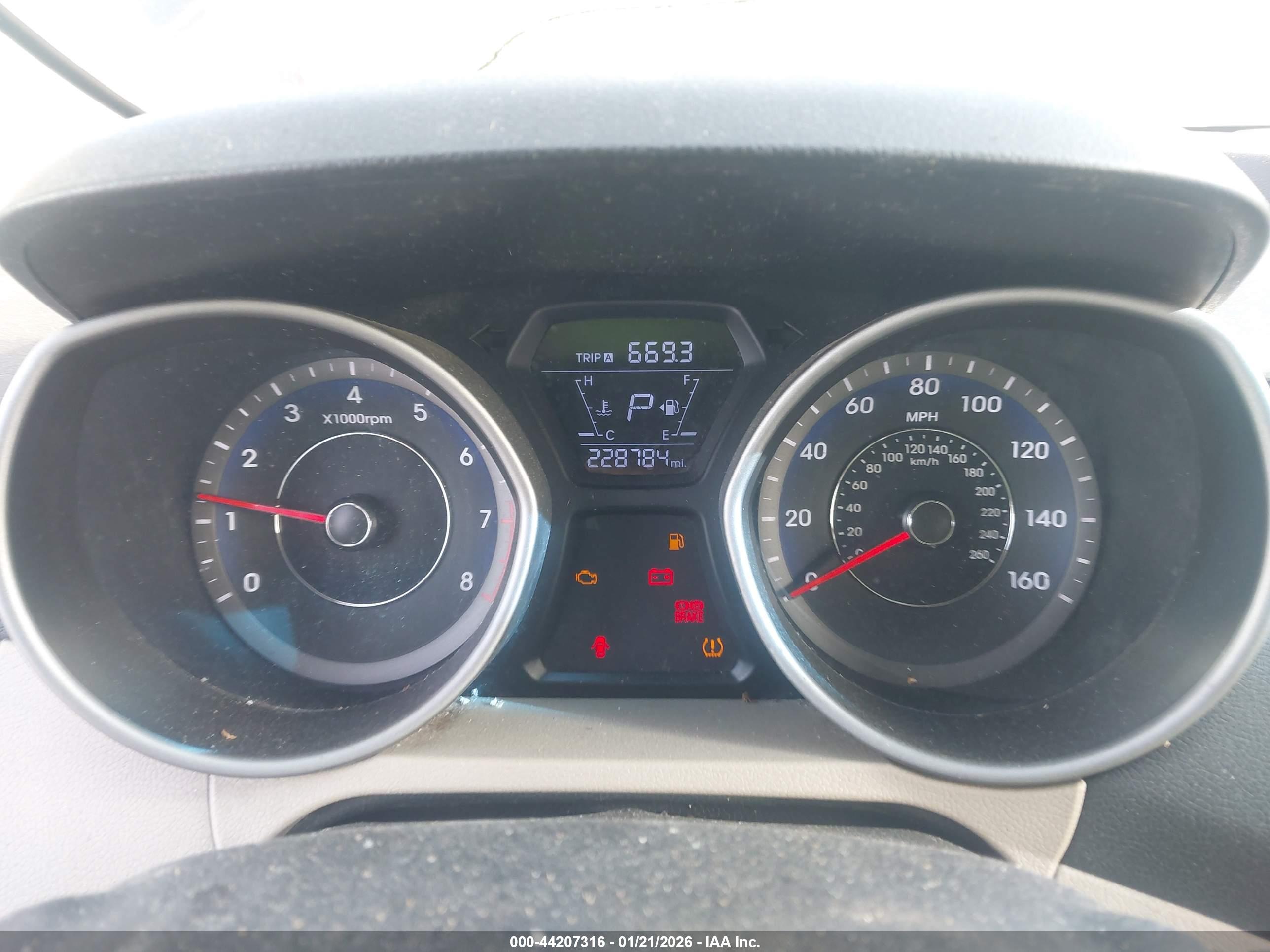 HYUNDAI ELANTRA image 7