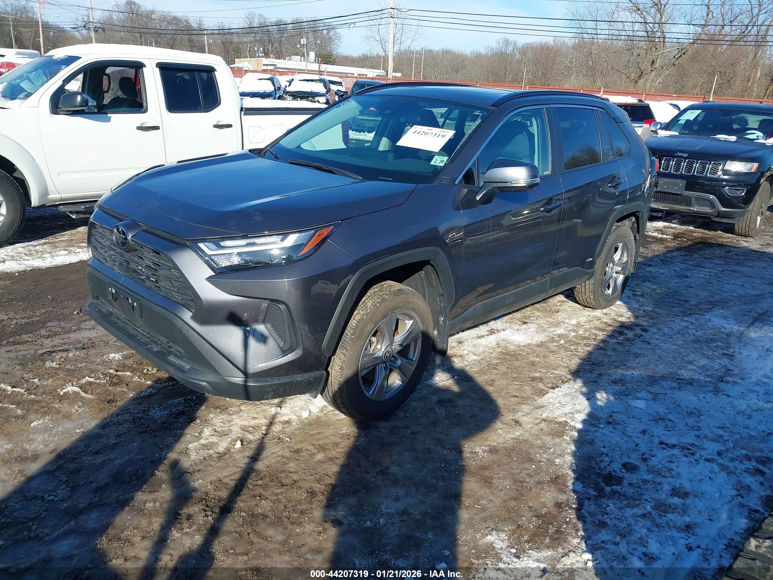 TOYOTA RAV4 image 2