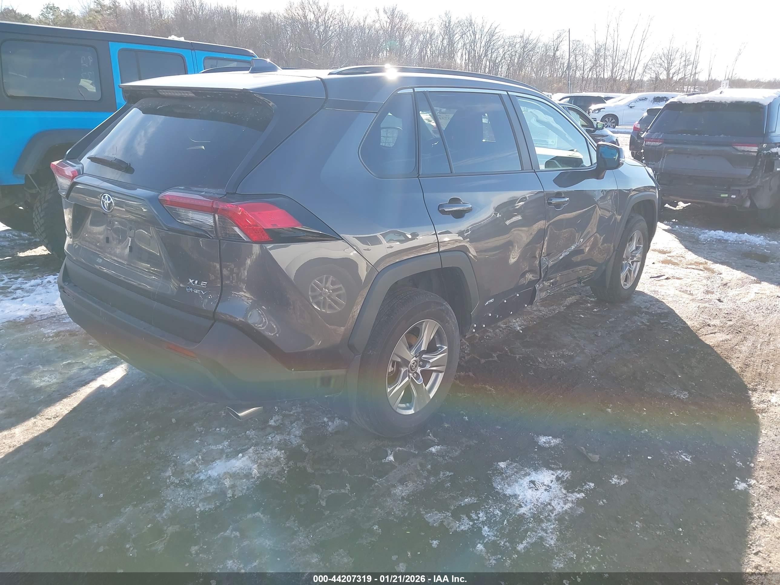 TOYOTA RAV4 image 4