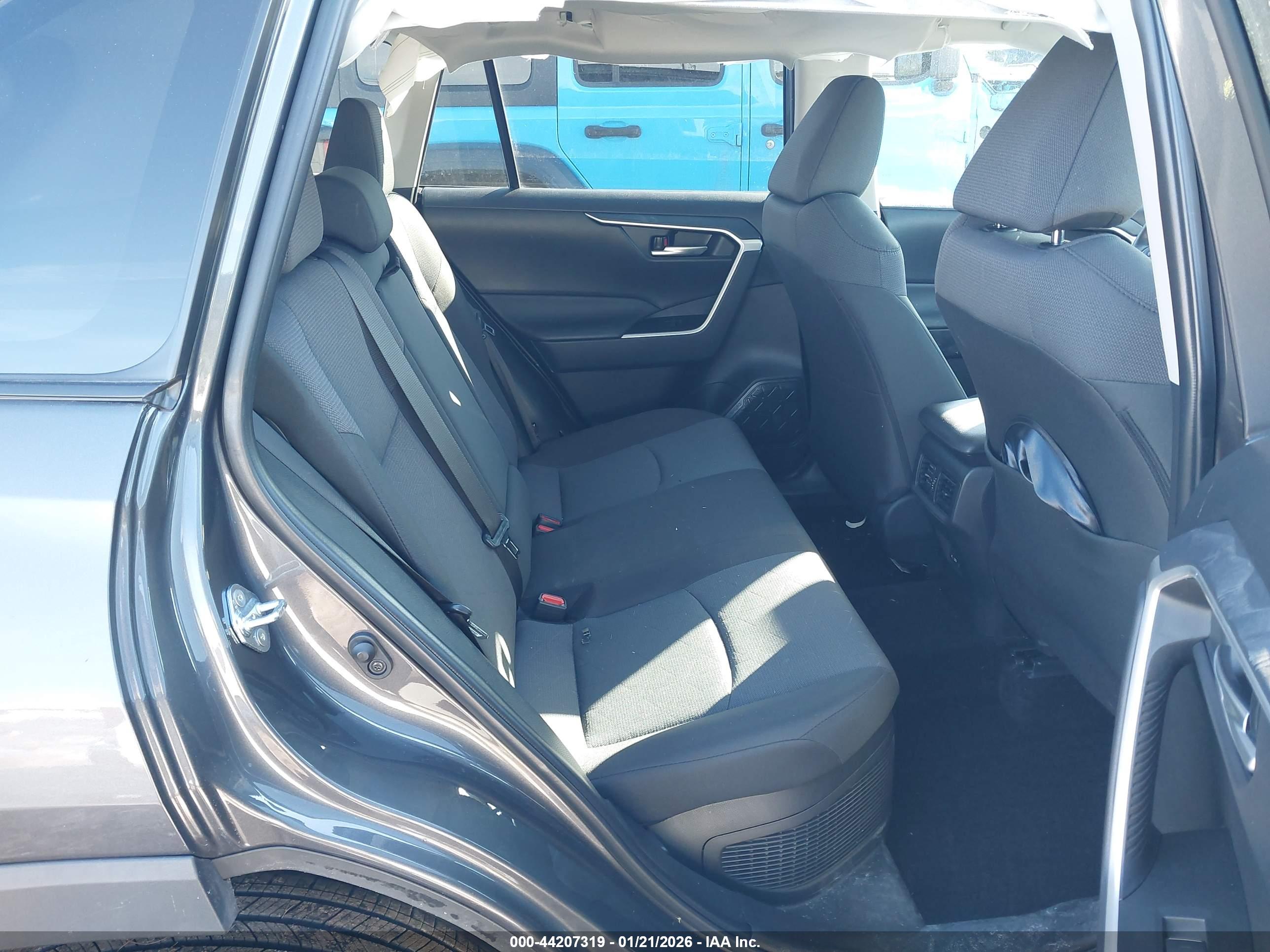 TOYOTA RAV4 image 8