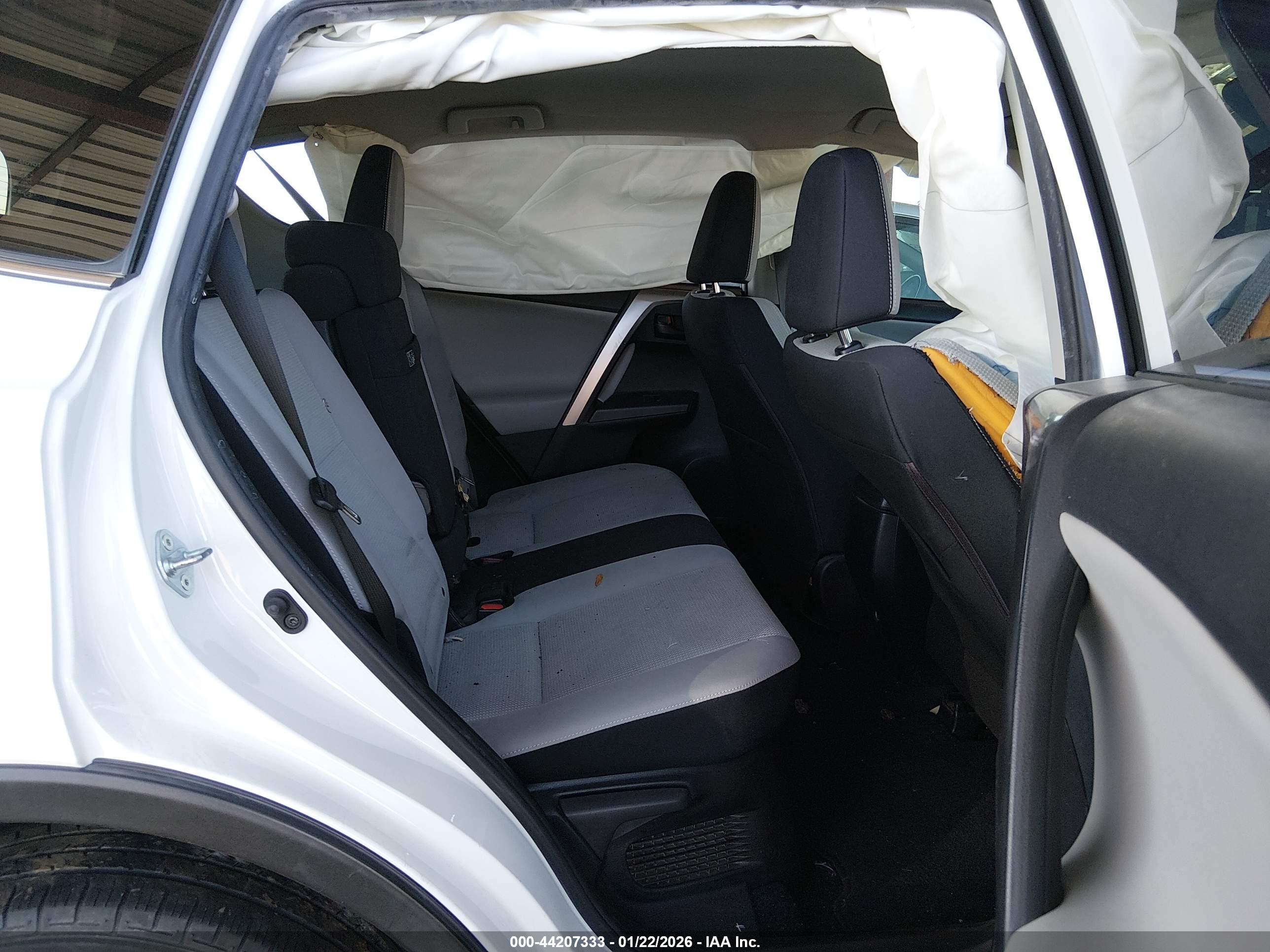 TOYOTA RAV4 image 8