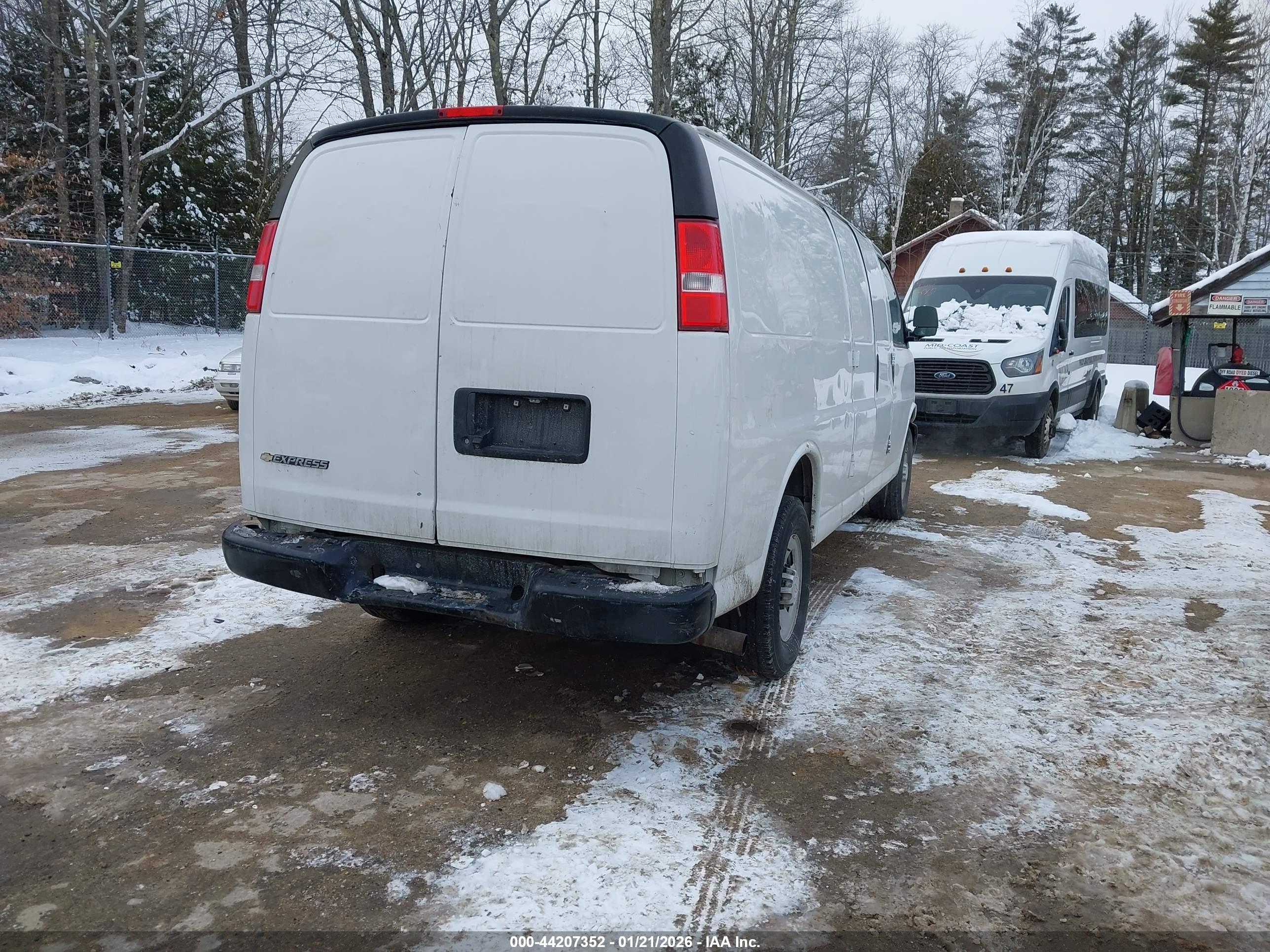 CHEVROLET EXPRESS image 4