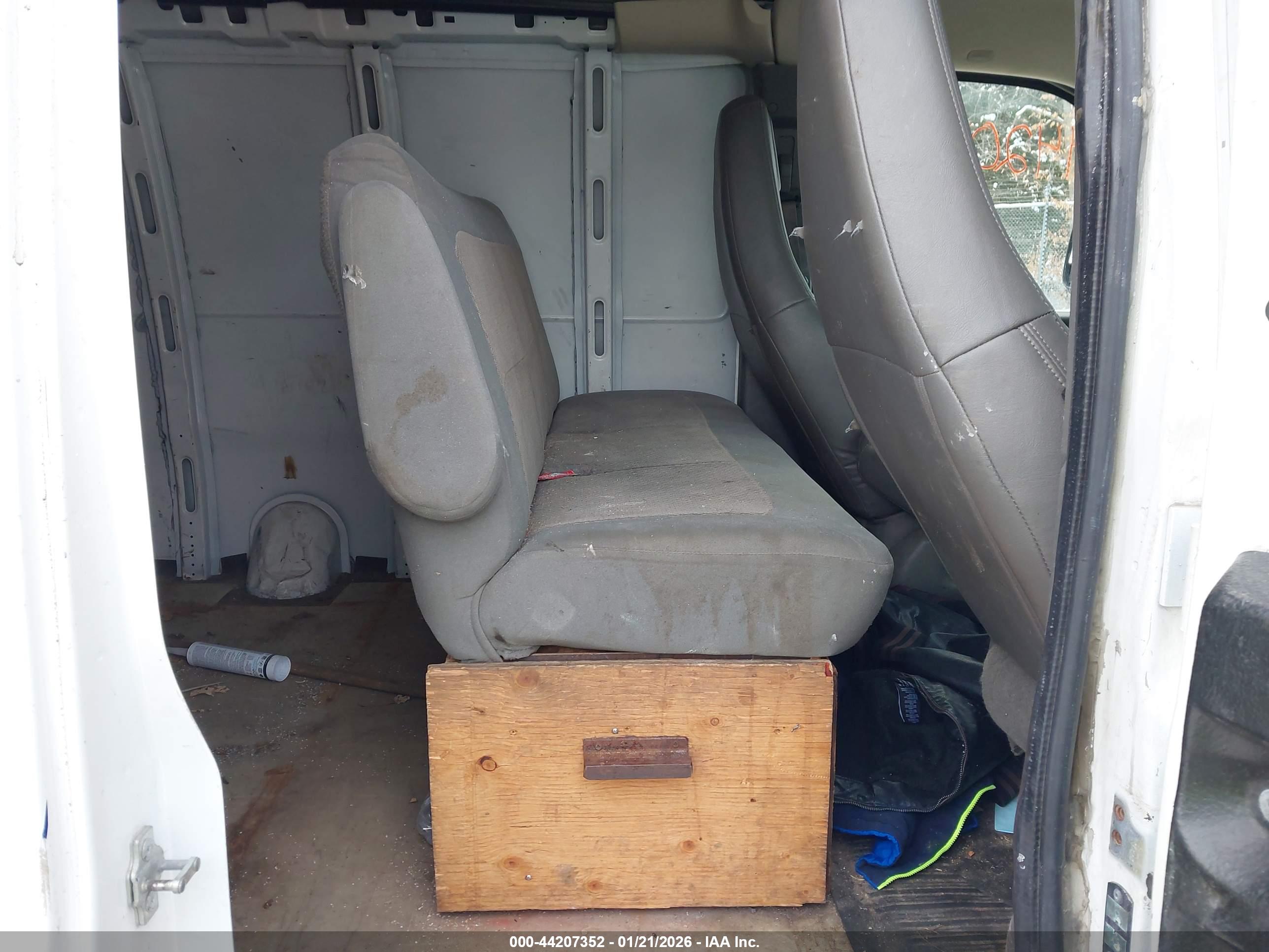 CHEVROLET EXPRESS image 8