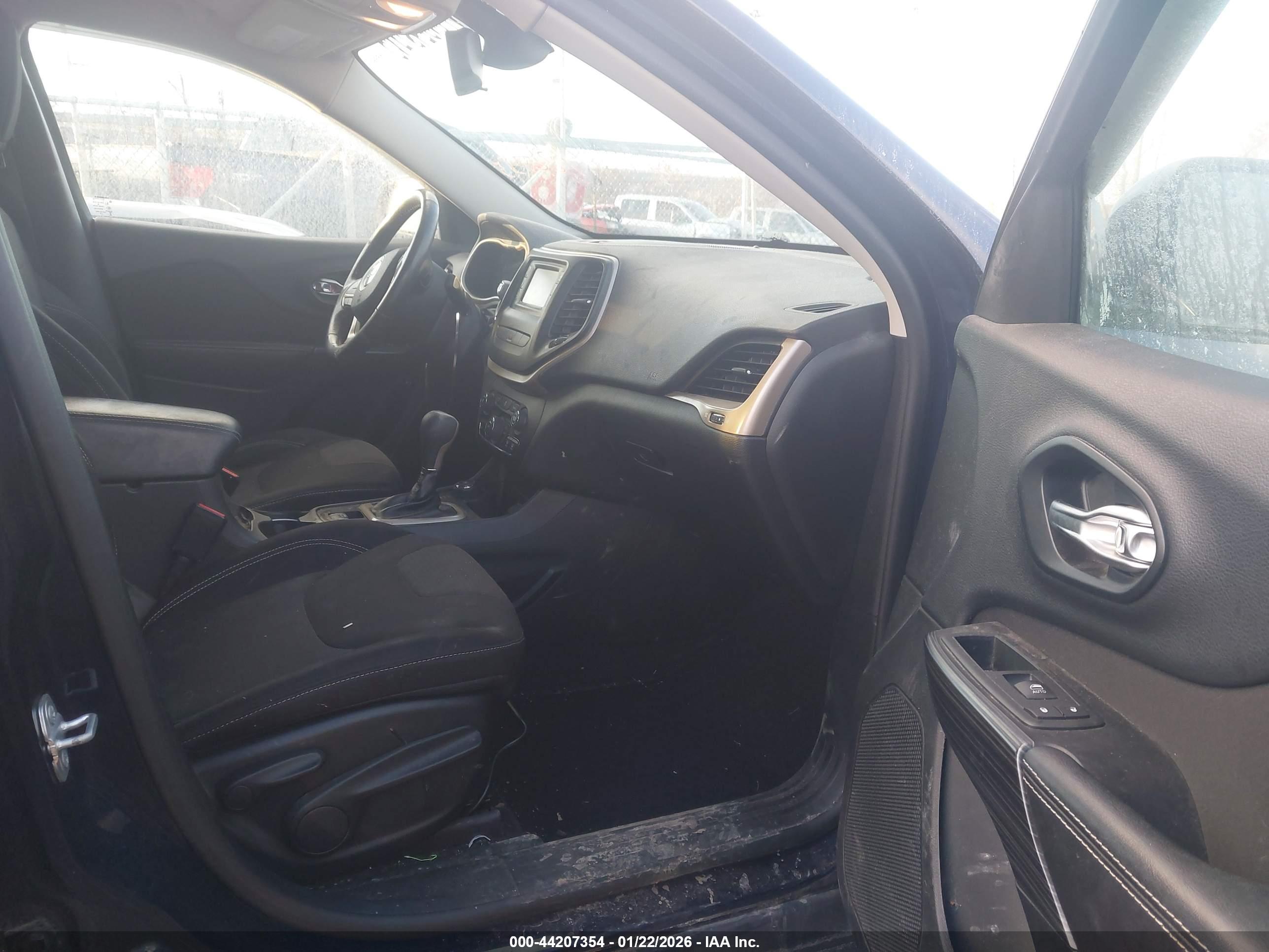 JEEP CHEROKEE image 5