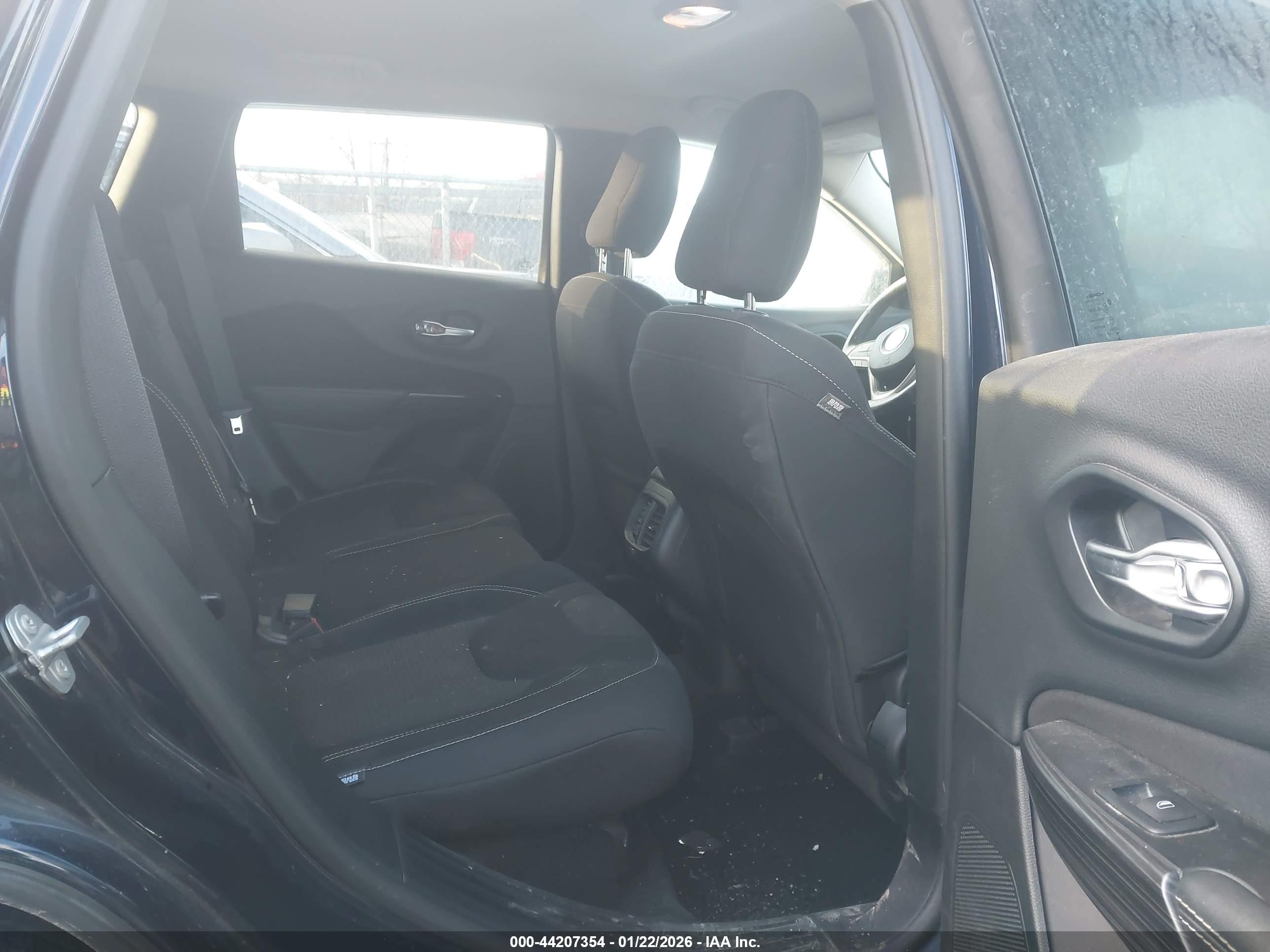 JEEP CHEROKEE image 8