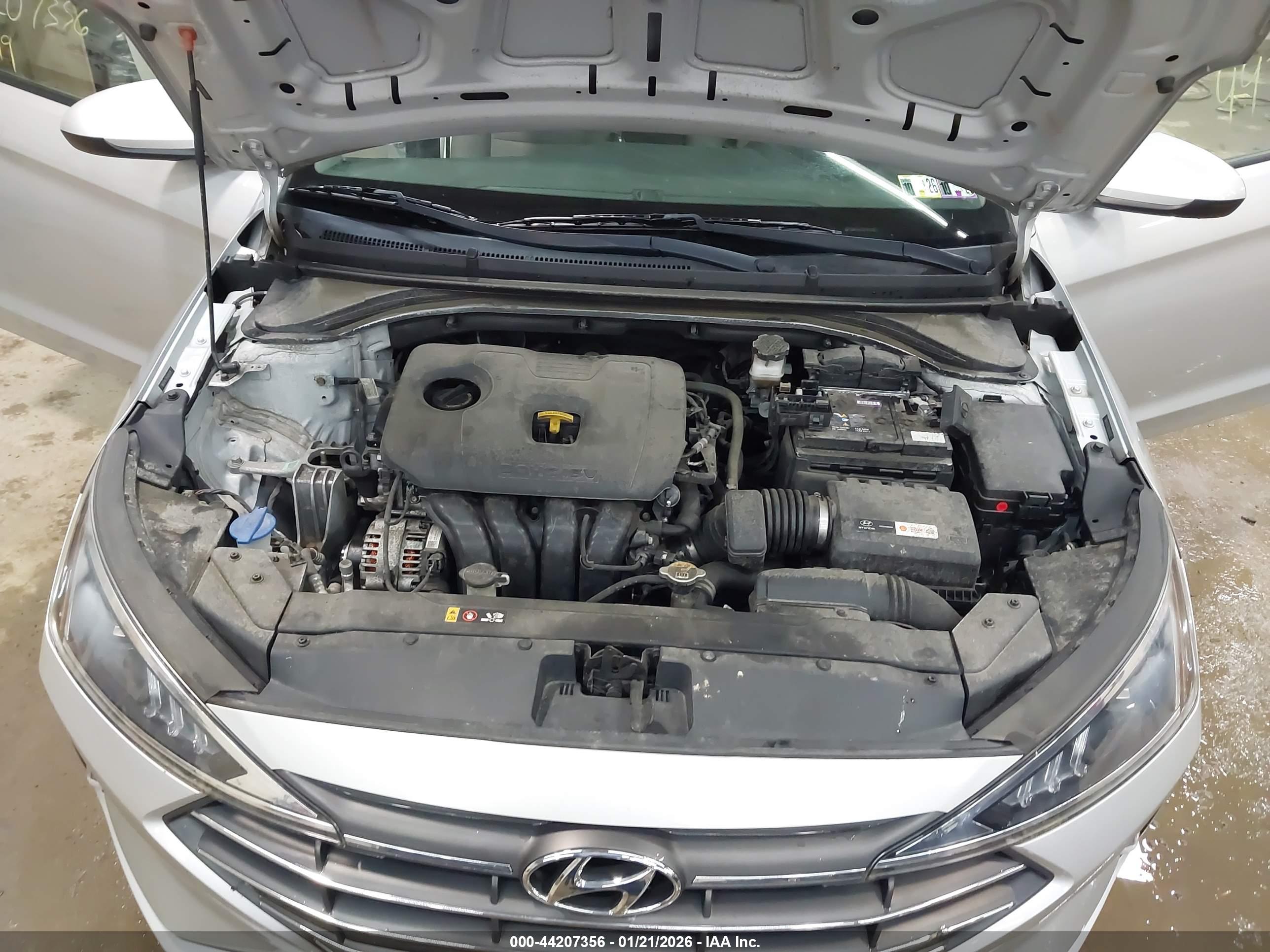 HYUNDAI ELANTRA image 10