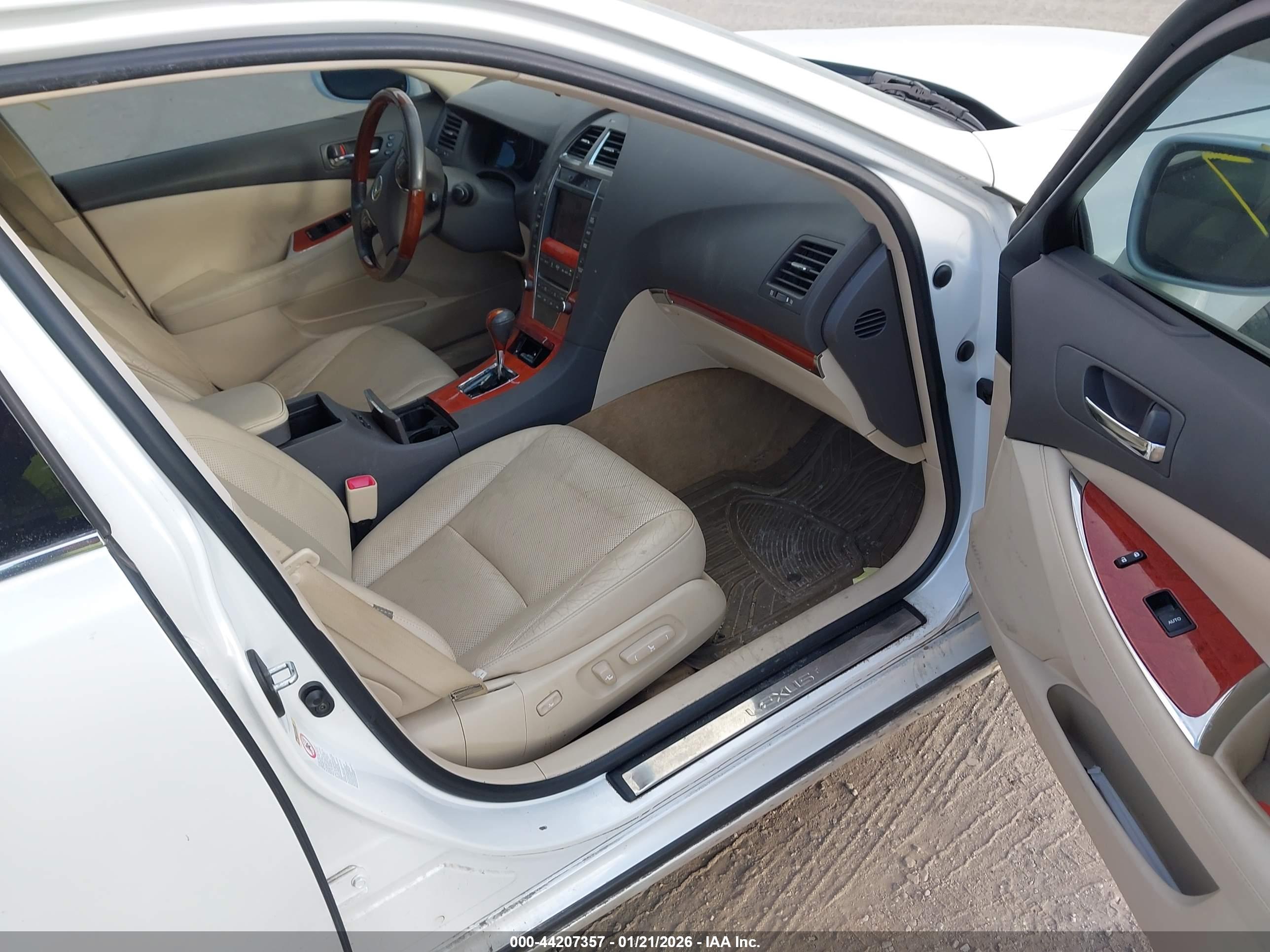 LEXUS ES image 5