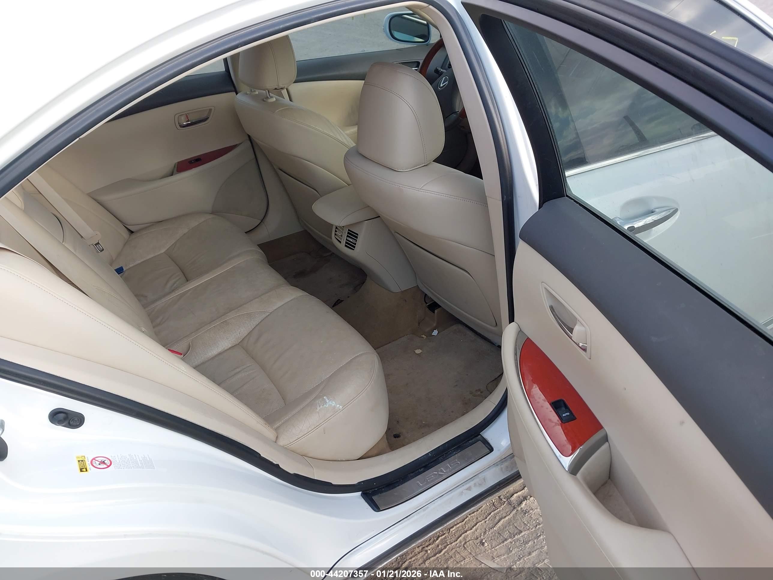 LEXUS ES image 8