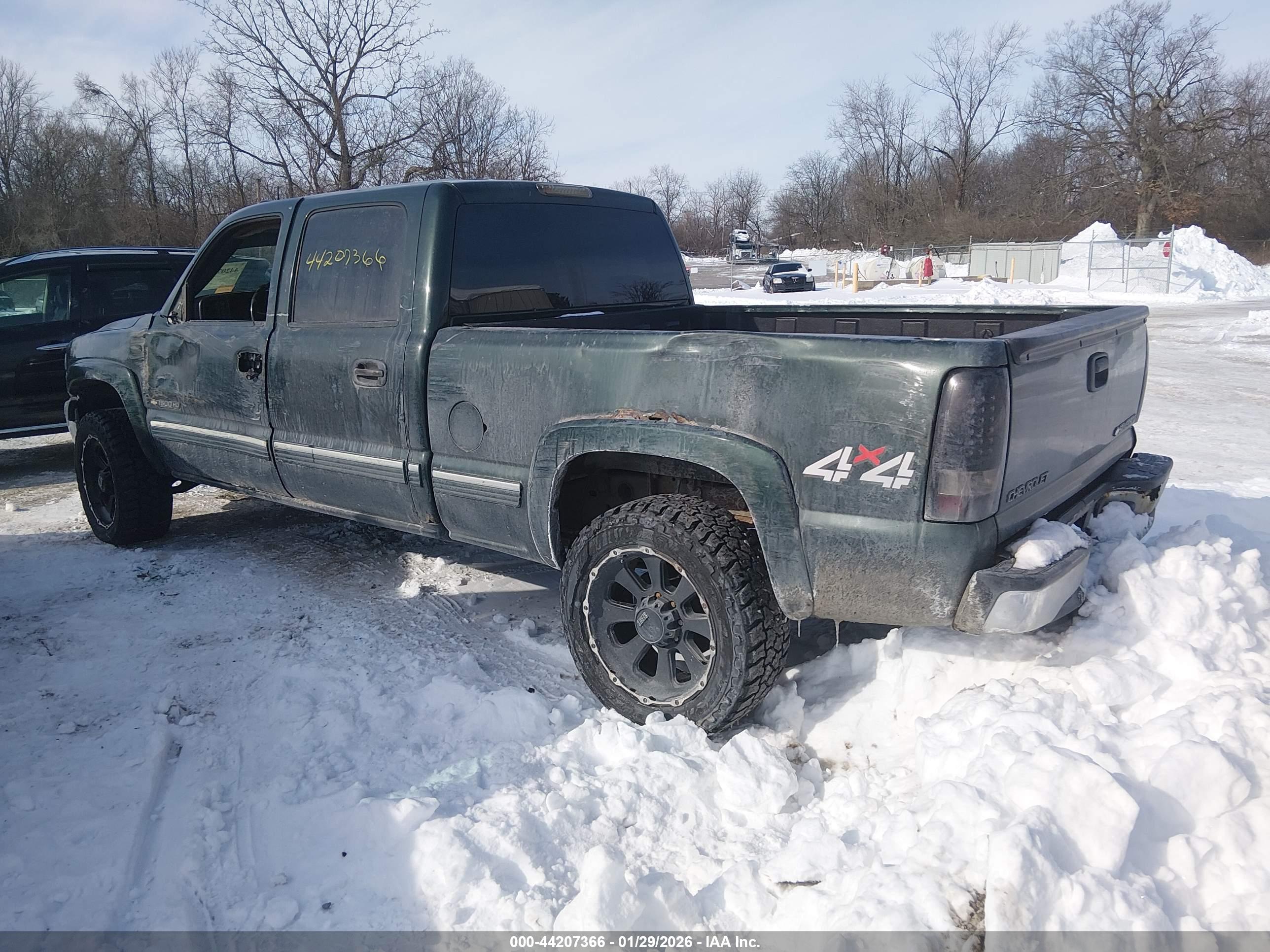 CHEVROLET SILVERADO image 3