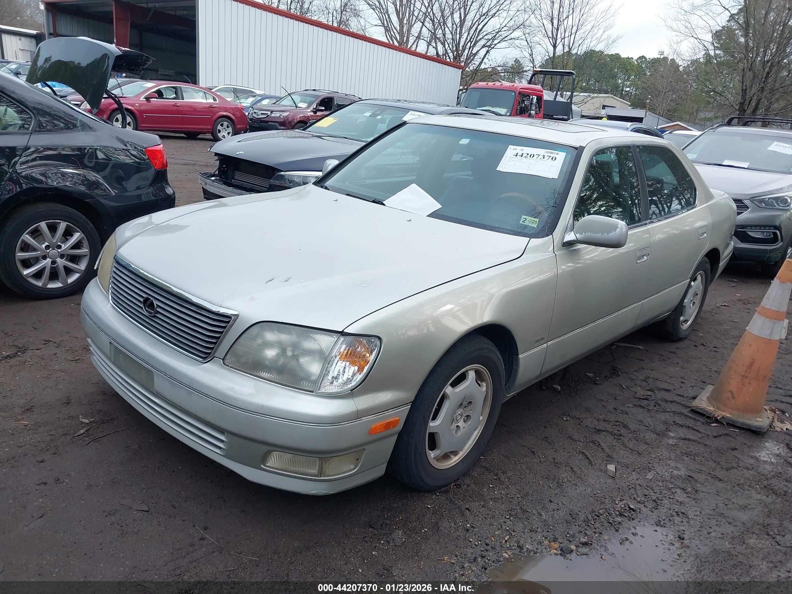 LEXUS LS image 2