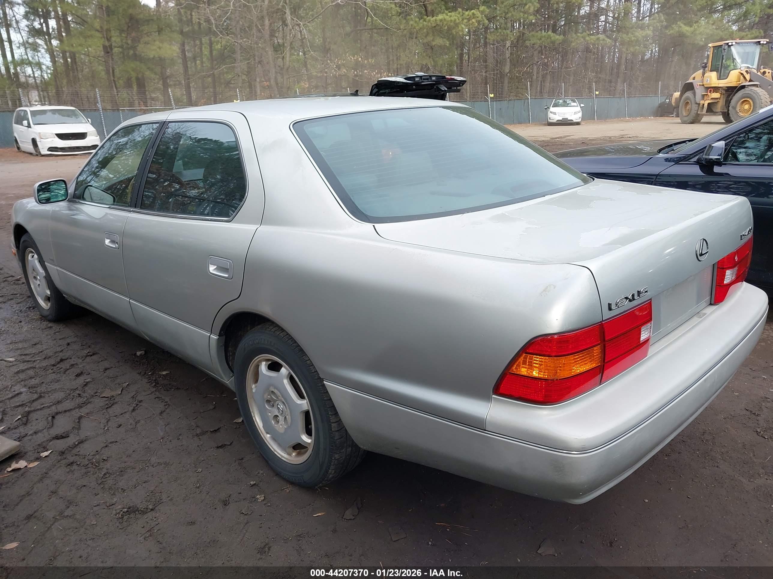 LEXUS LS image 3