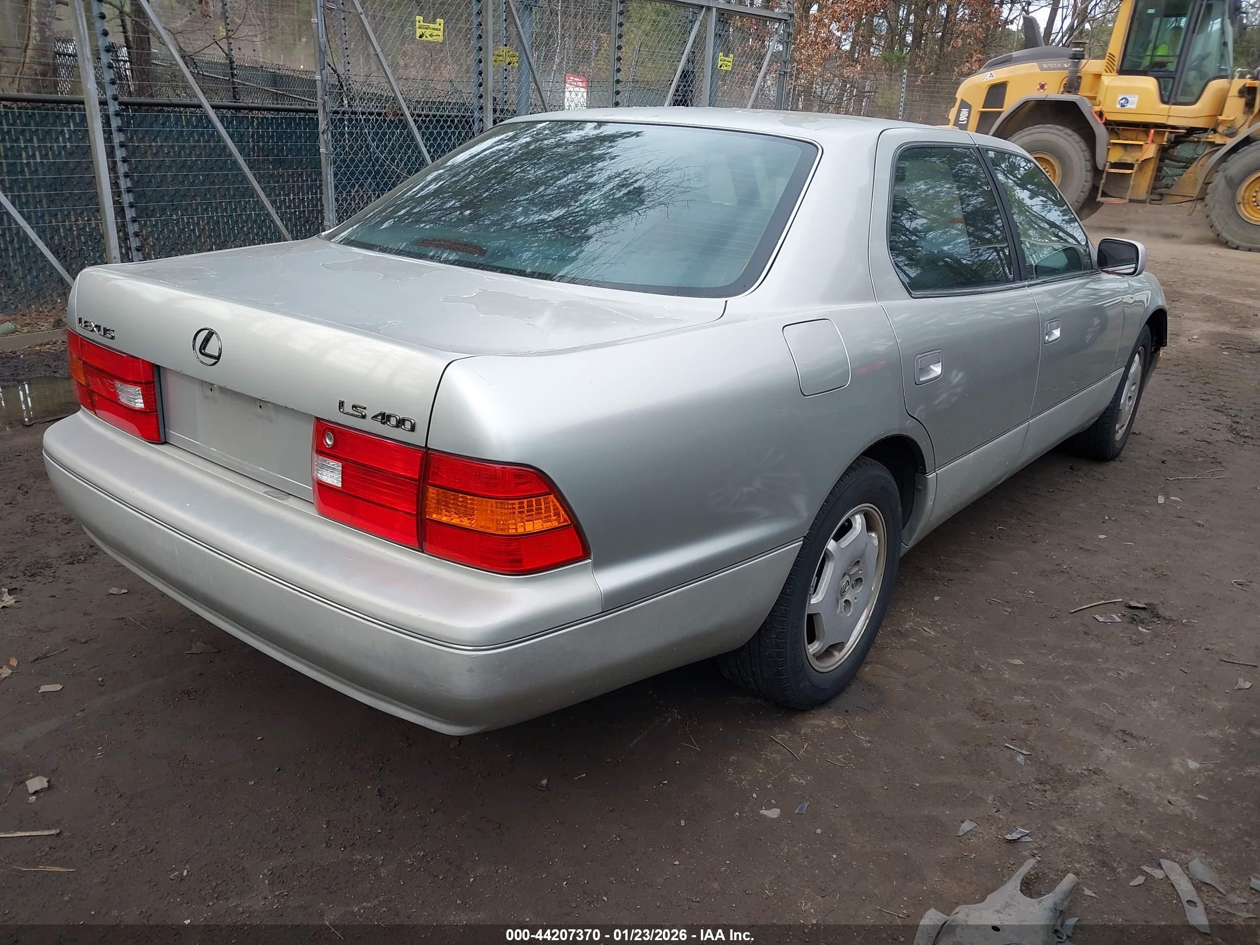 LEXUS LS image 4