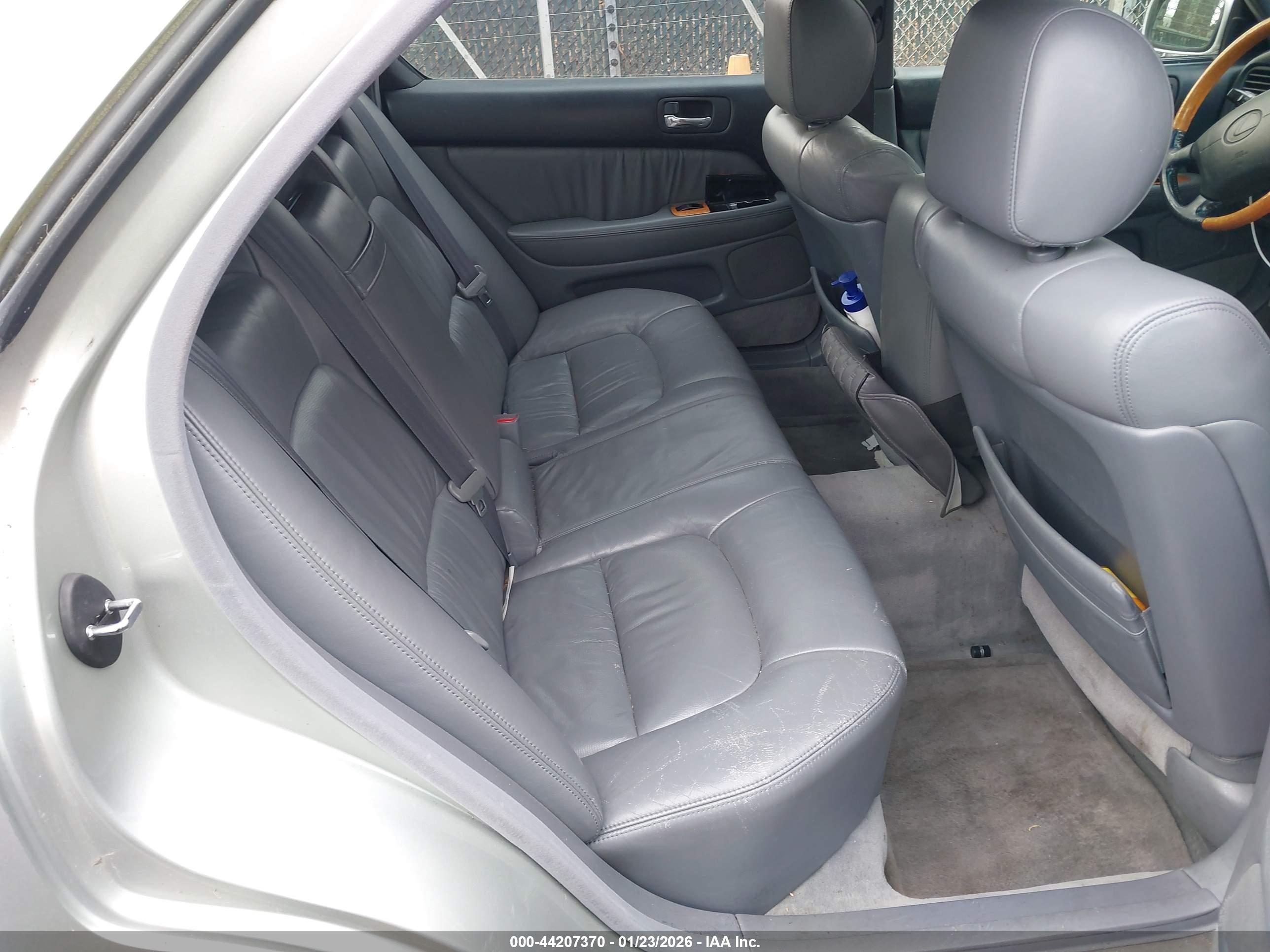 LEXUS LS image 8