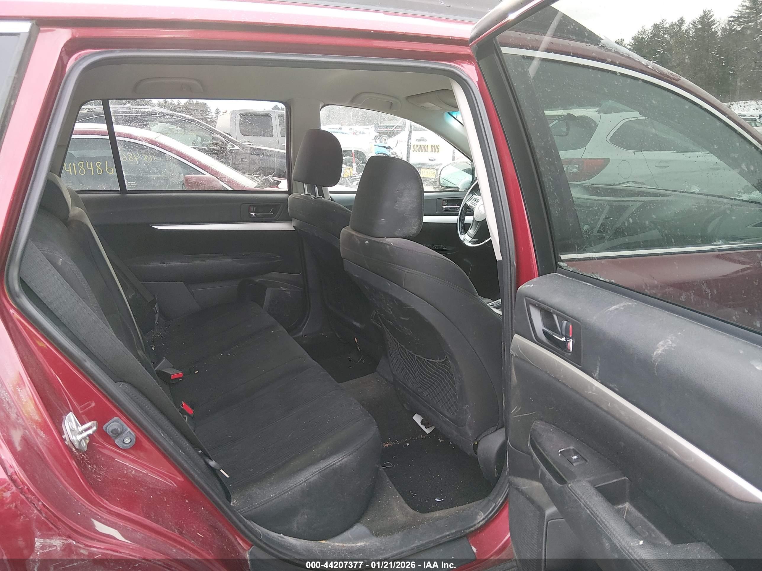 SUBARU OUTBACK image 8