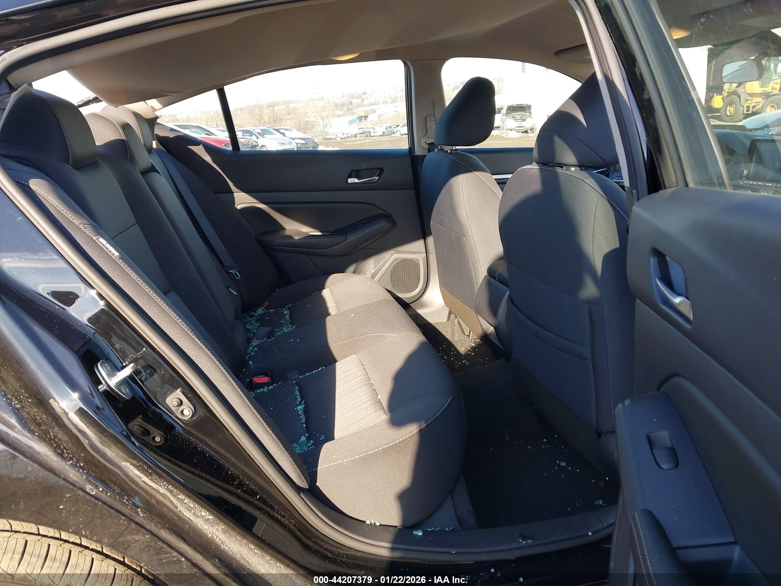 NISSAN ALTIMA image 8