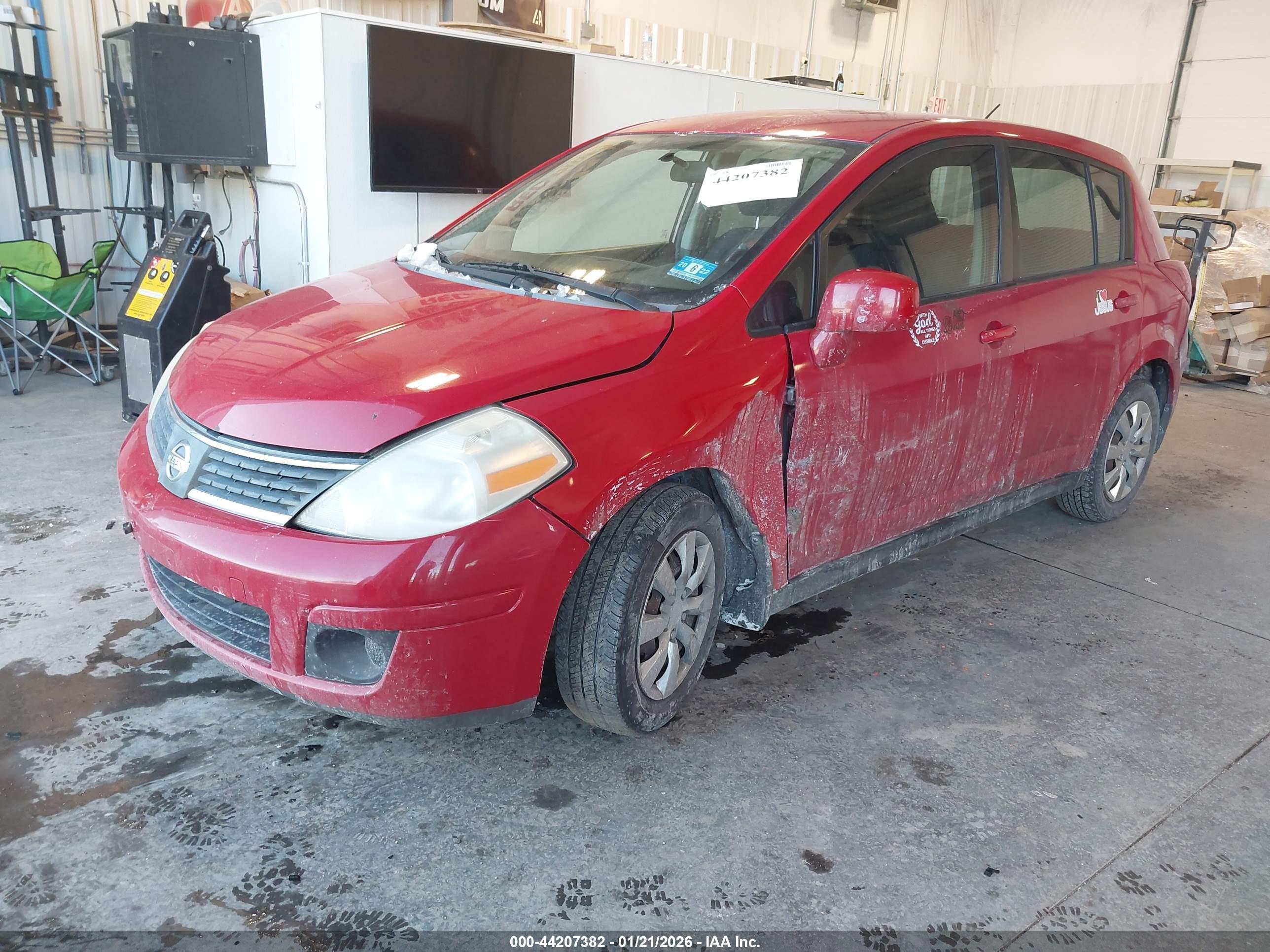NISSAN VERSA image 2