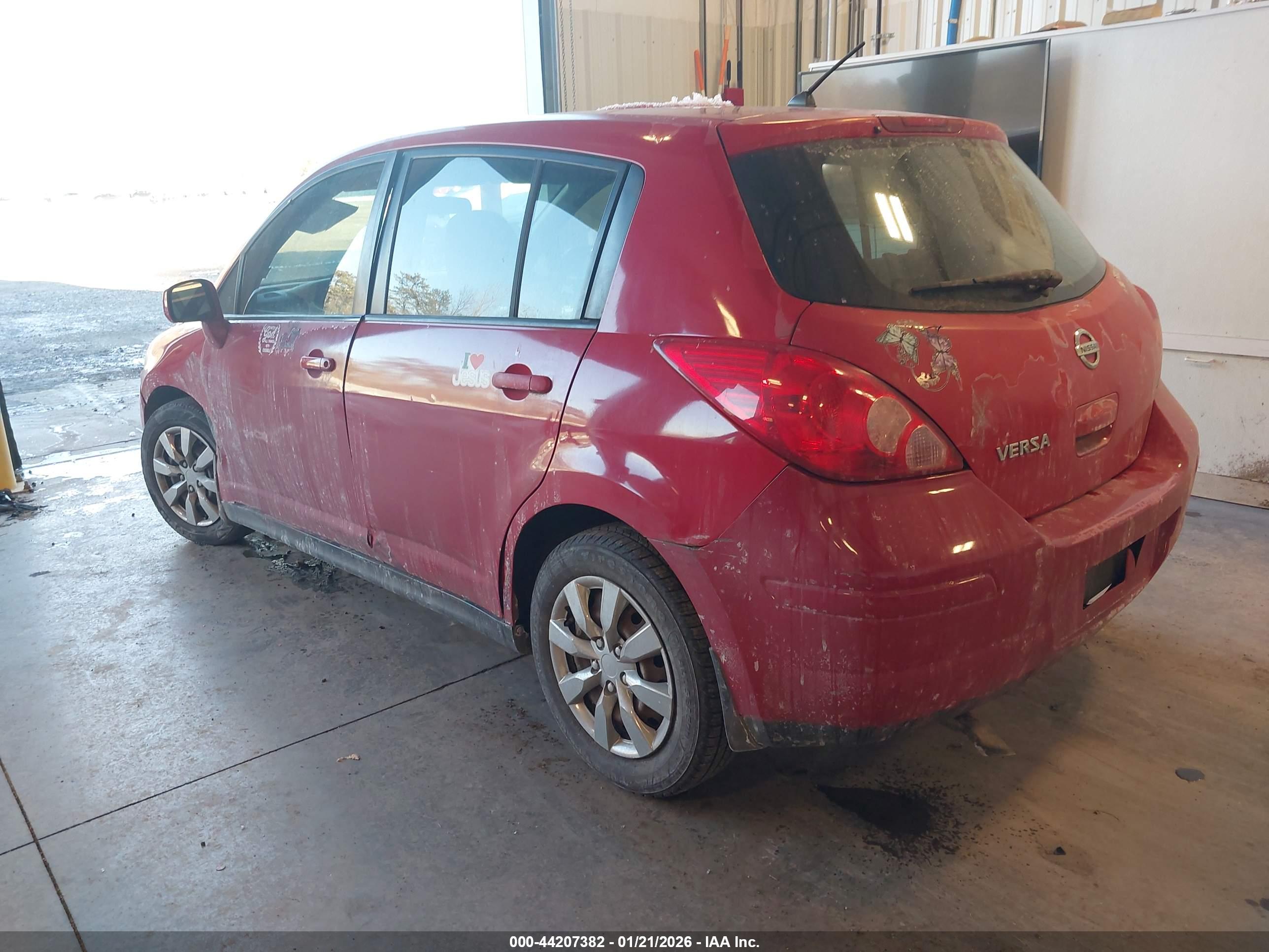 NISSAN VERSA image 3