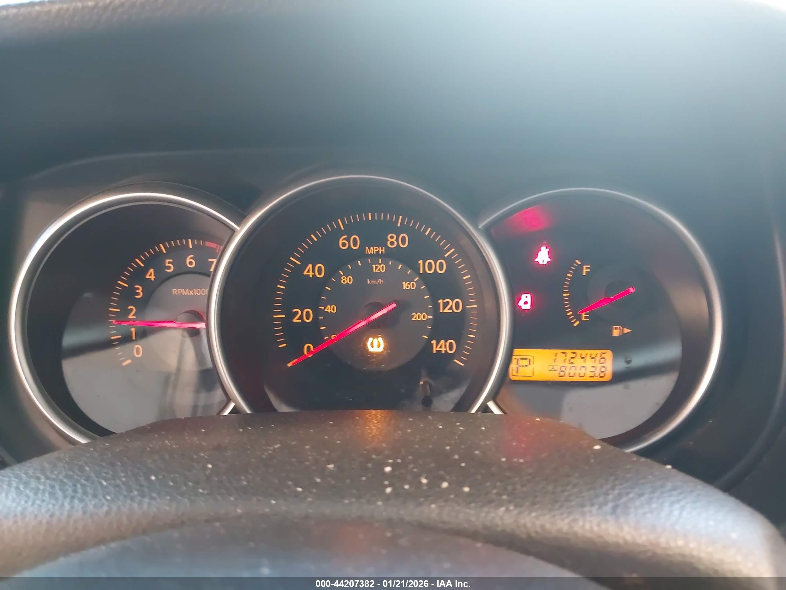NISSAN VERSA image 7