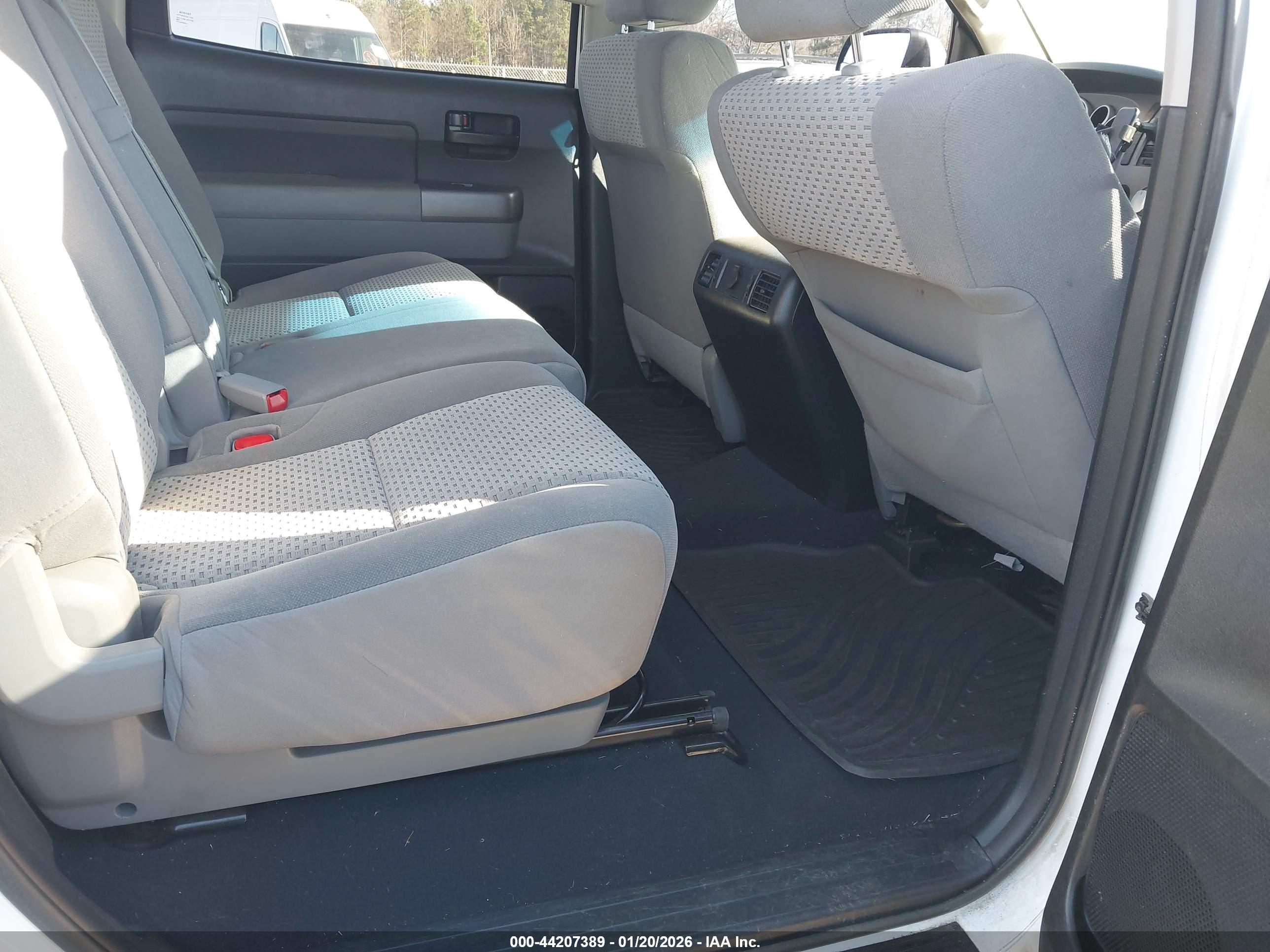 TOYOTA TUNDRA image 8