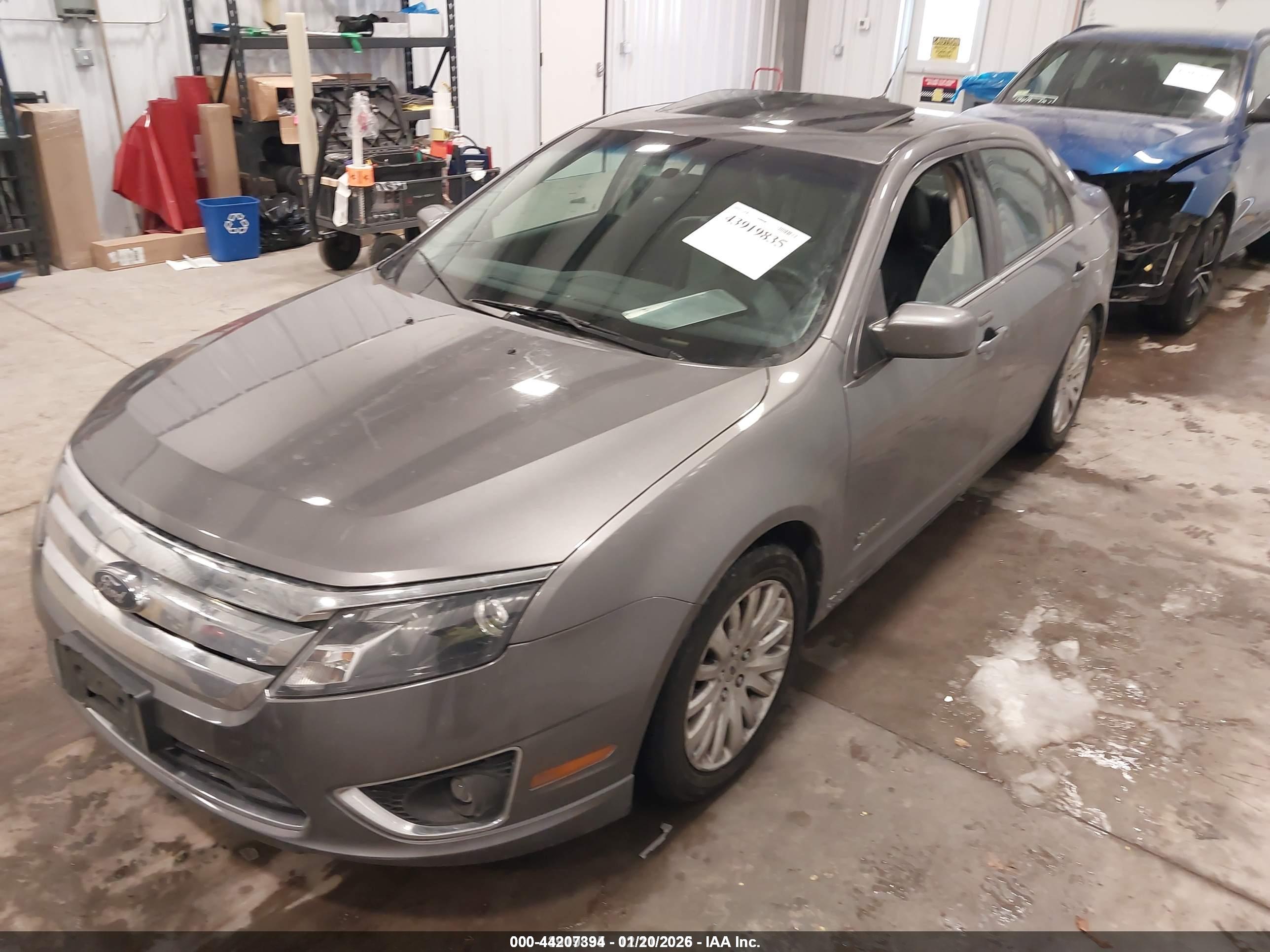 FORD FUSION image 2