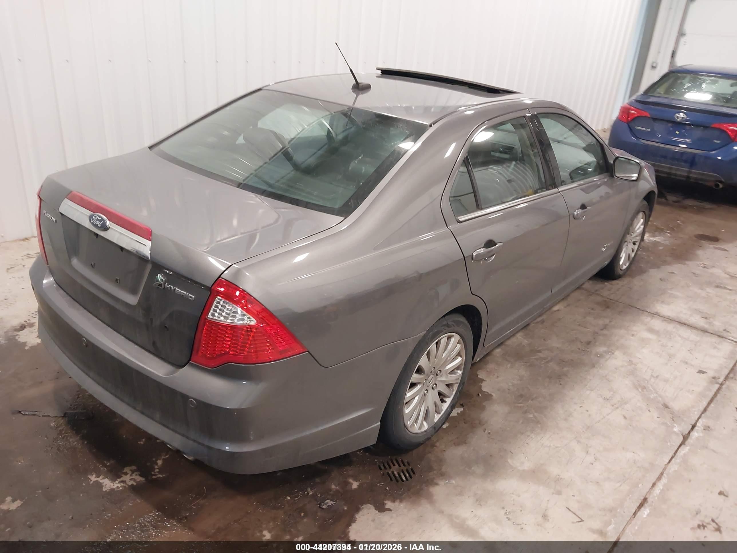 FORD FUSION image 4
