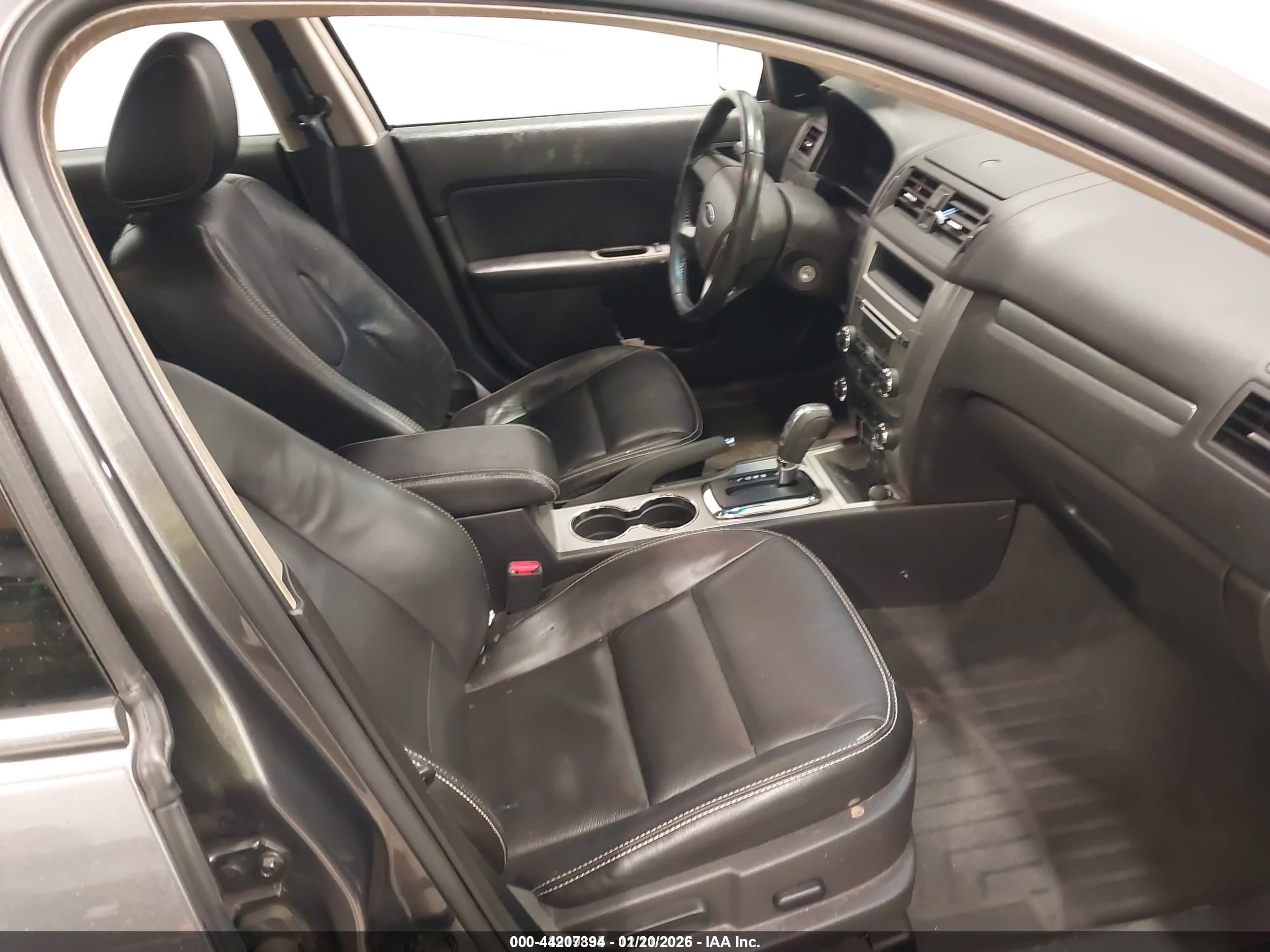 FORD FUSION image 5