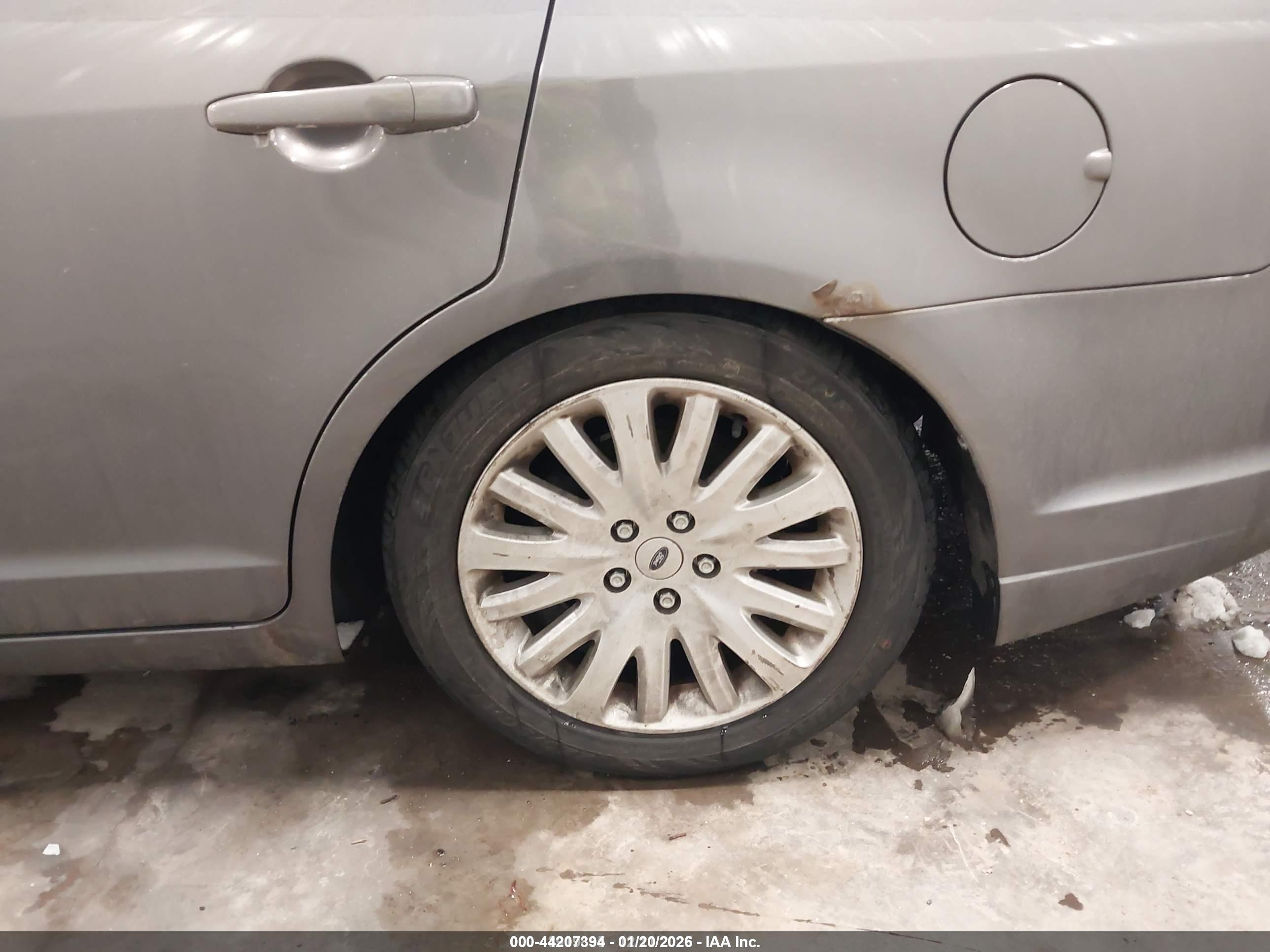 FORD FUSION image 6