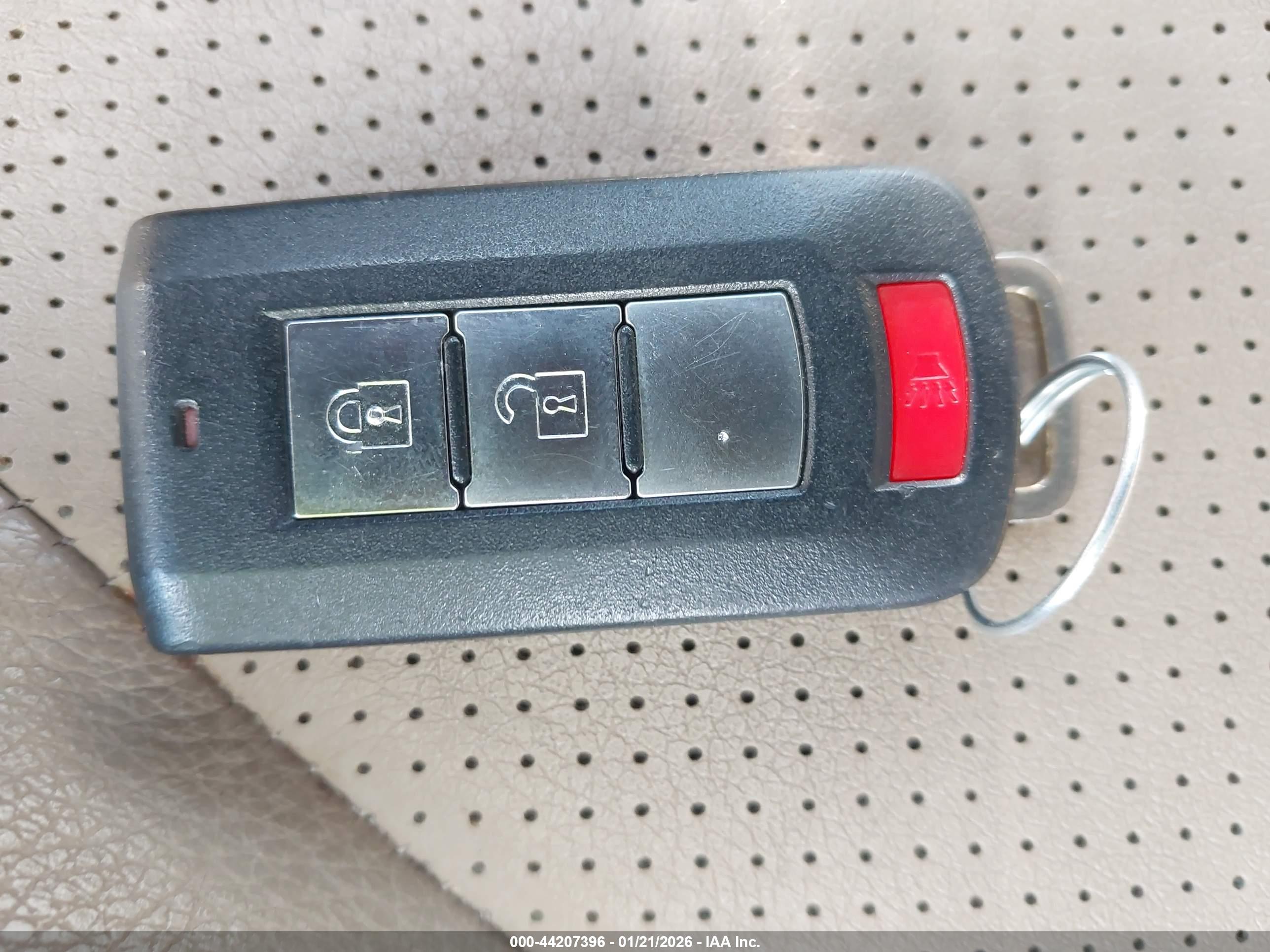 MITSUBISHI OUTLANDER image 11