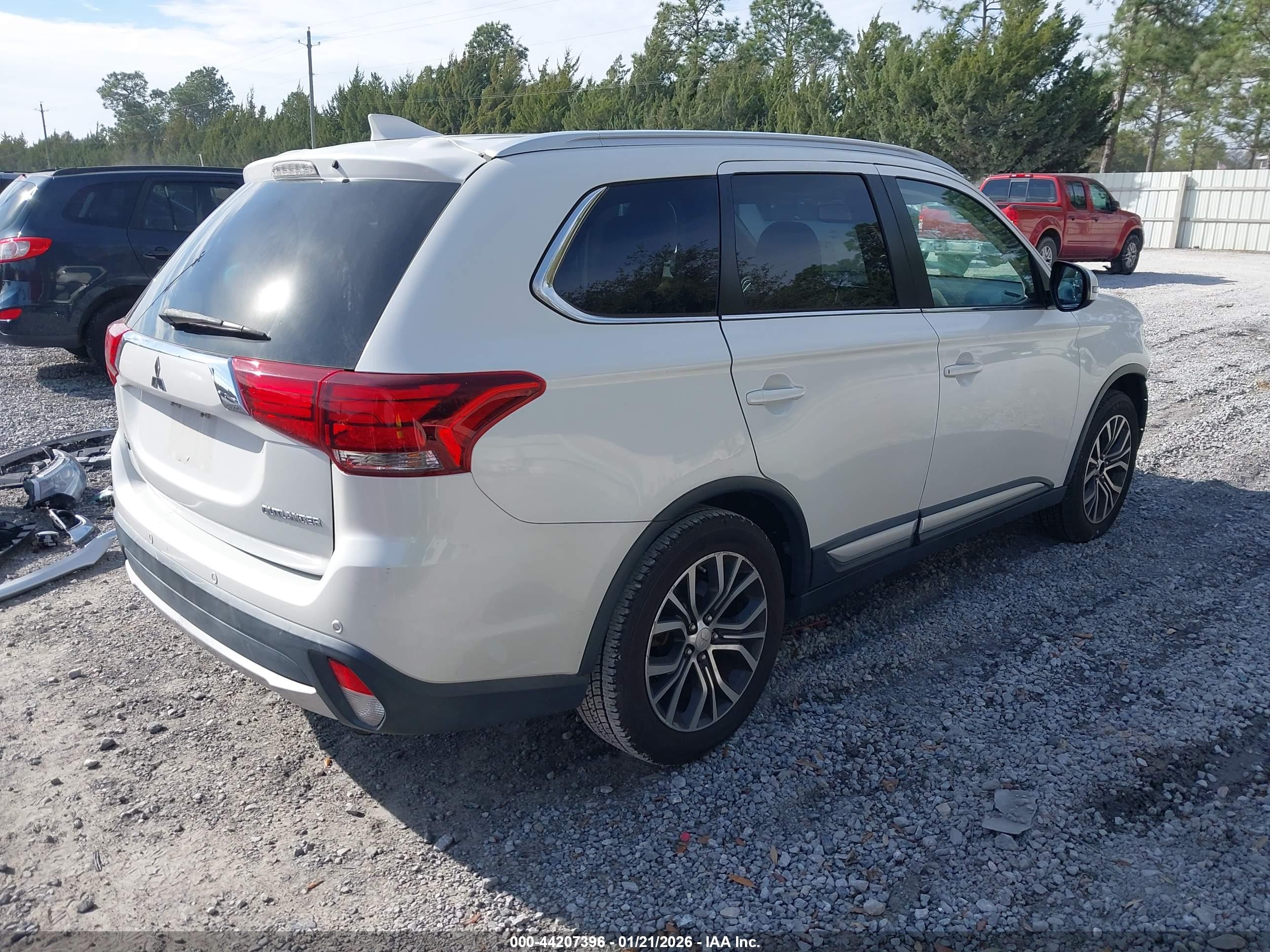 MITSUBISHI OUTLANDER image 4