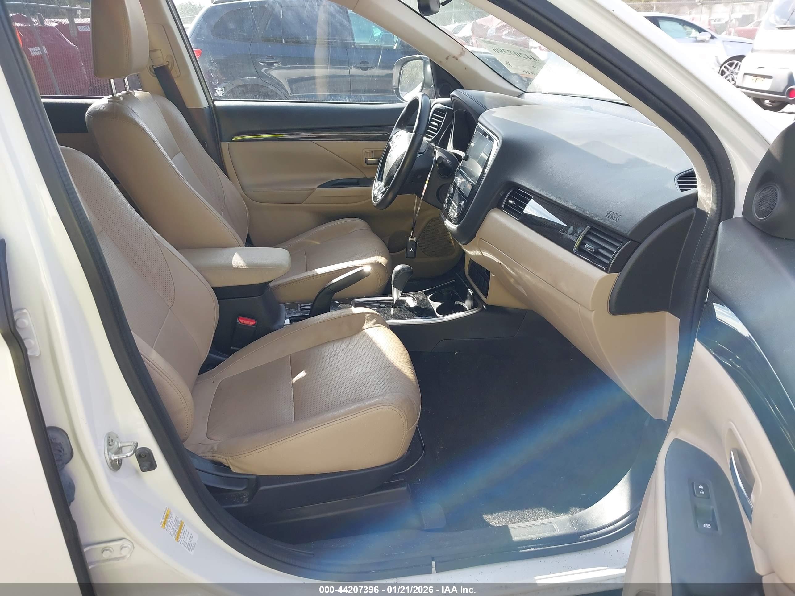 MITSUBISHI OUTLANDER image 5