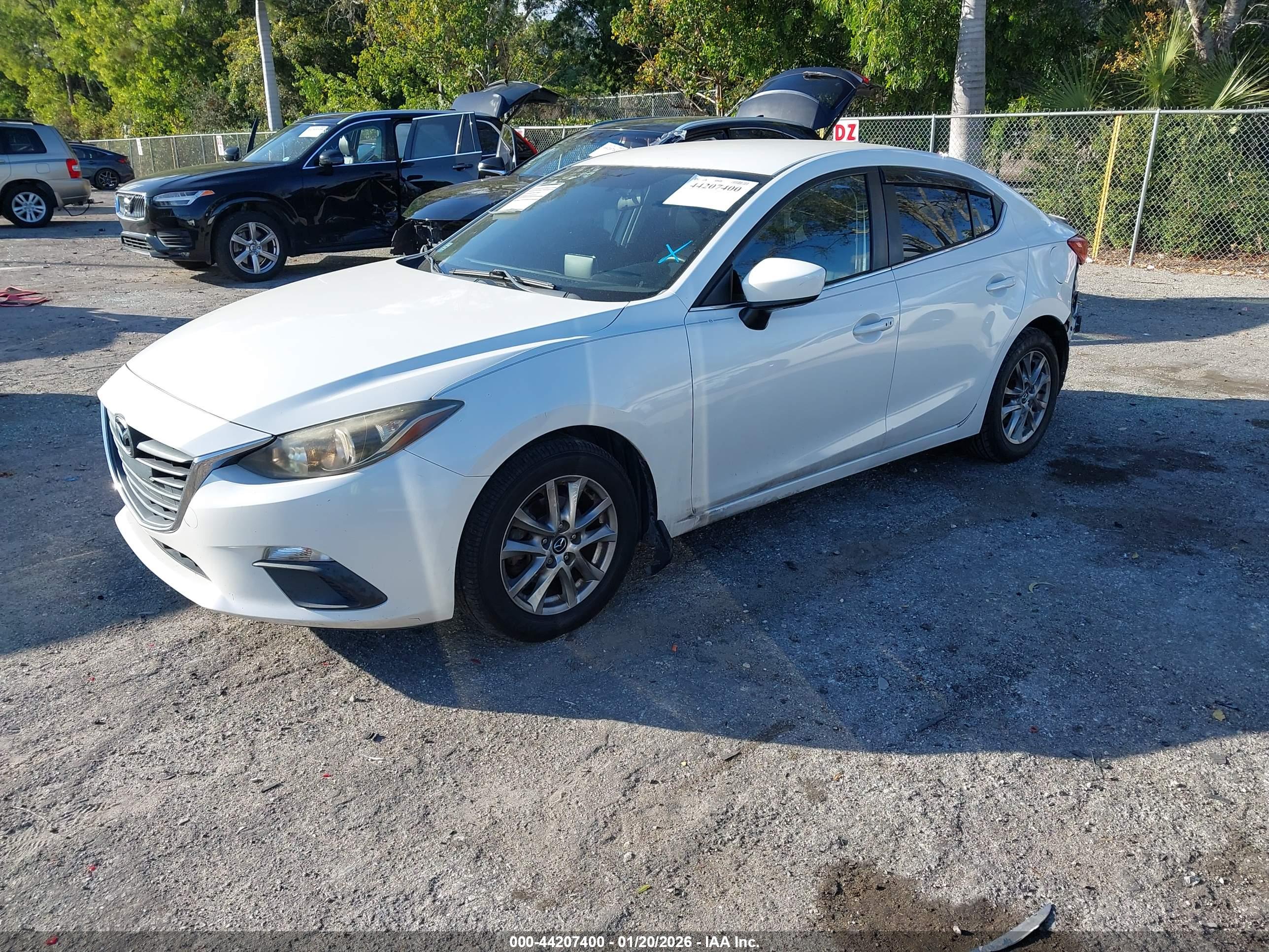 MAZDA MAZDA3 image 2