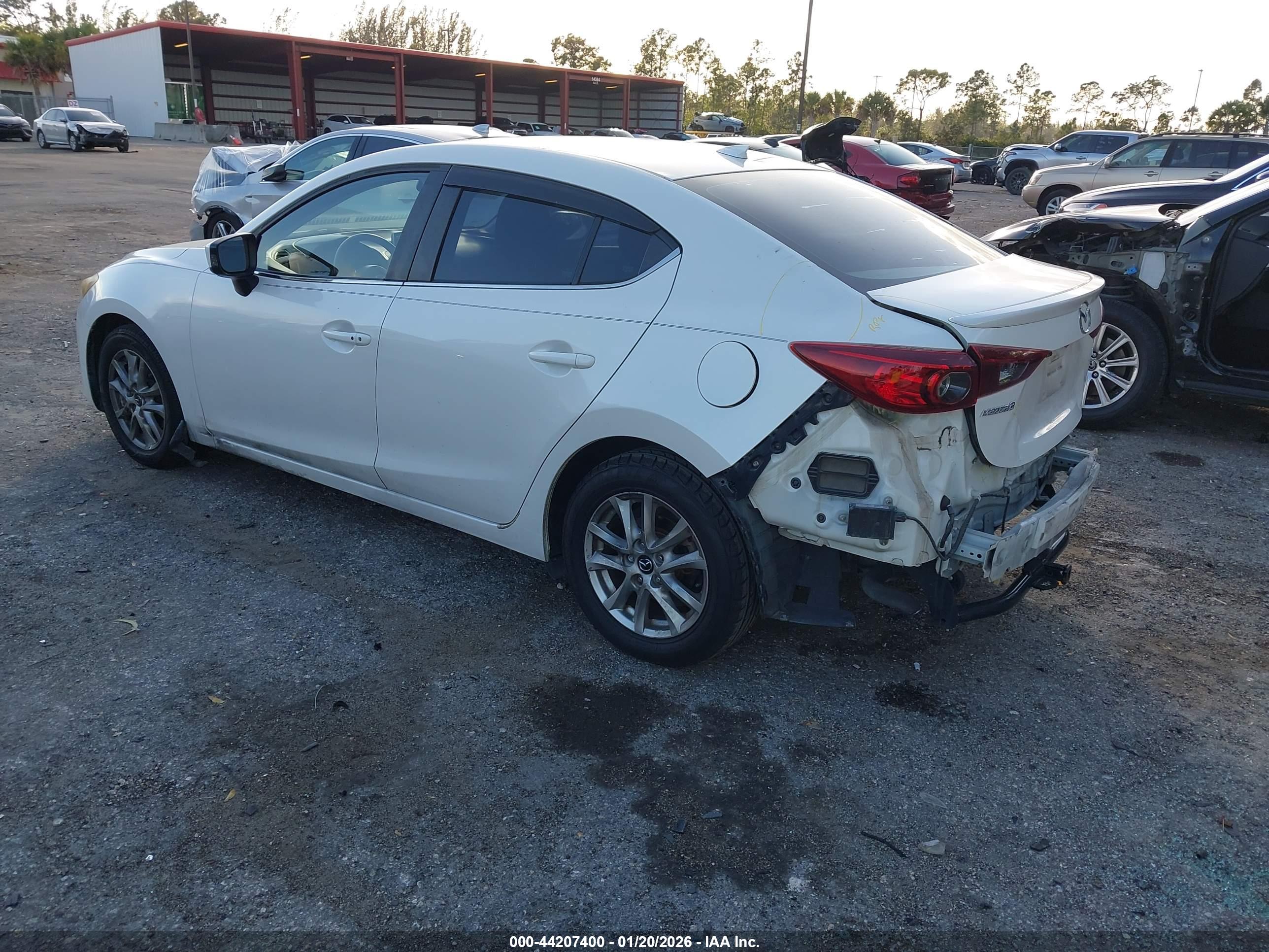 MAZDA MAZDA3 image 3