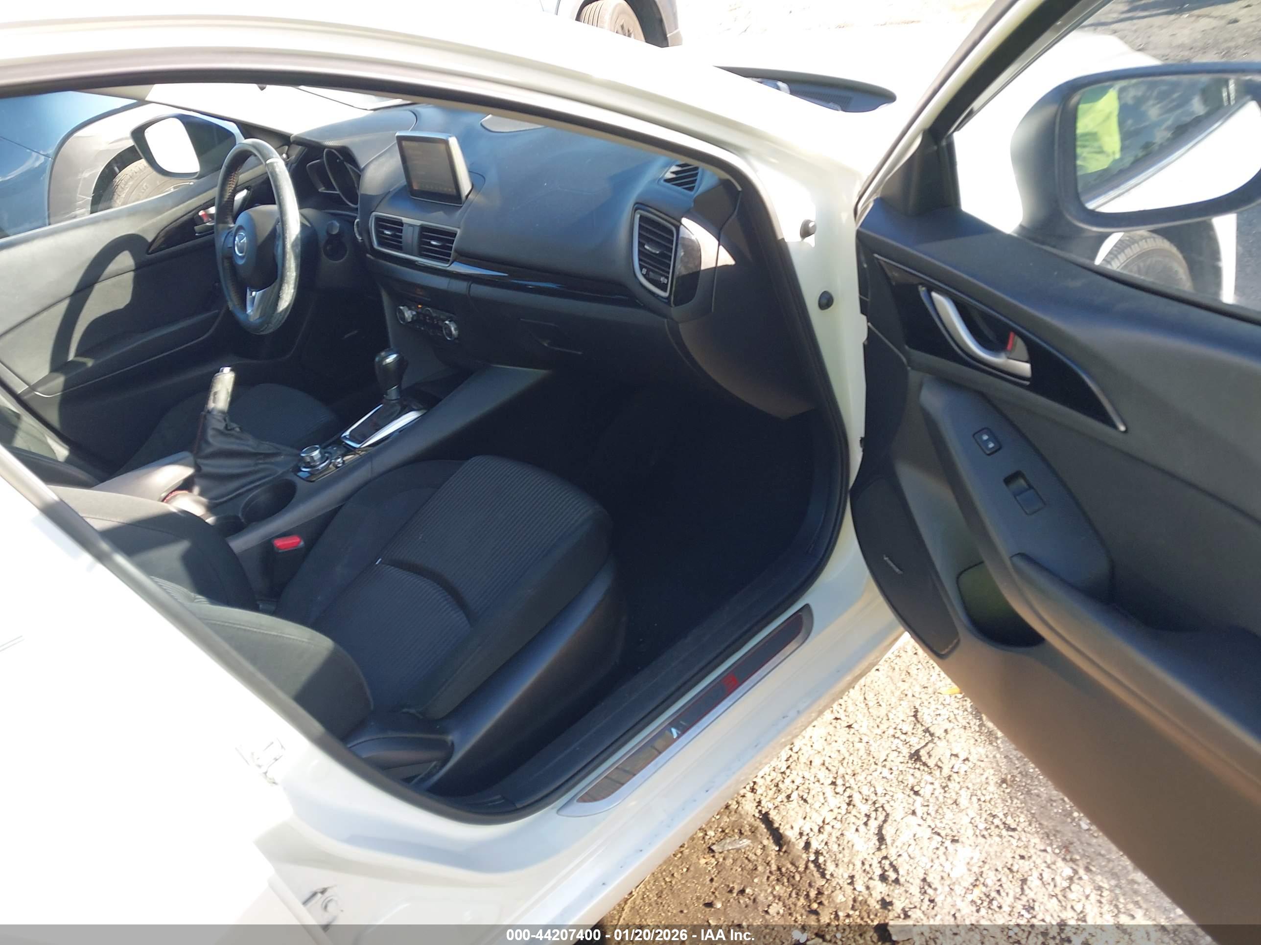 MAZDA MAZDA3 image 5