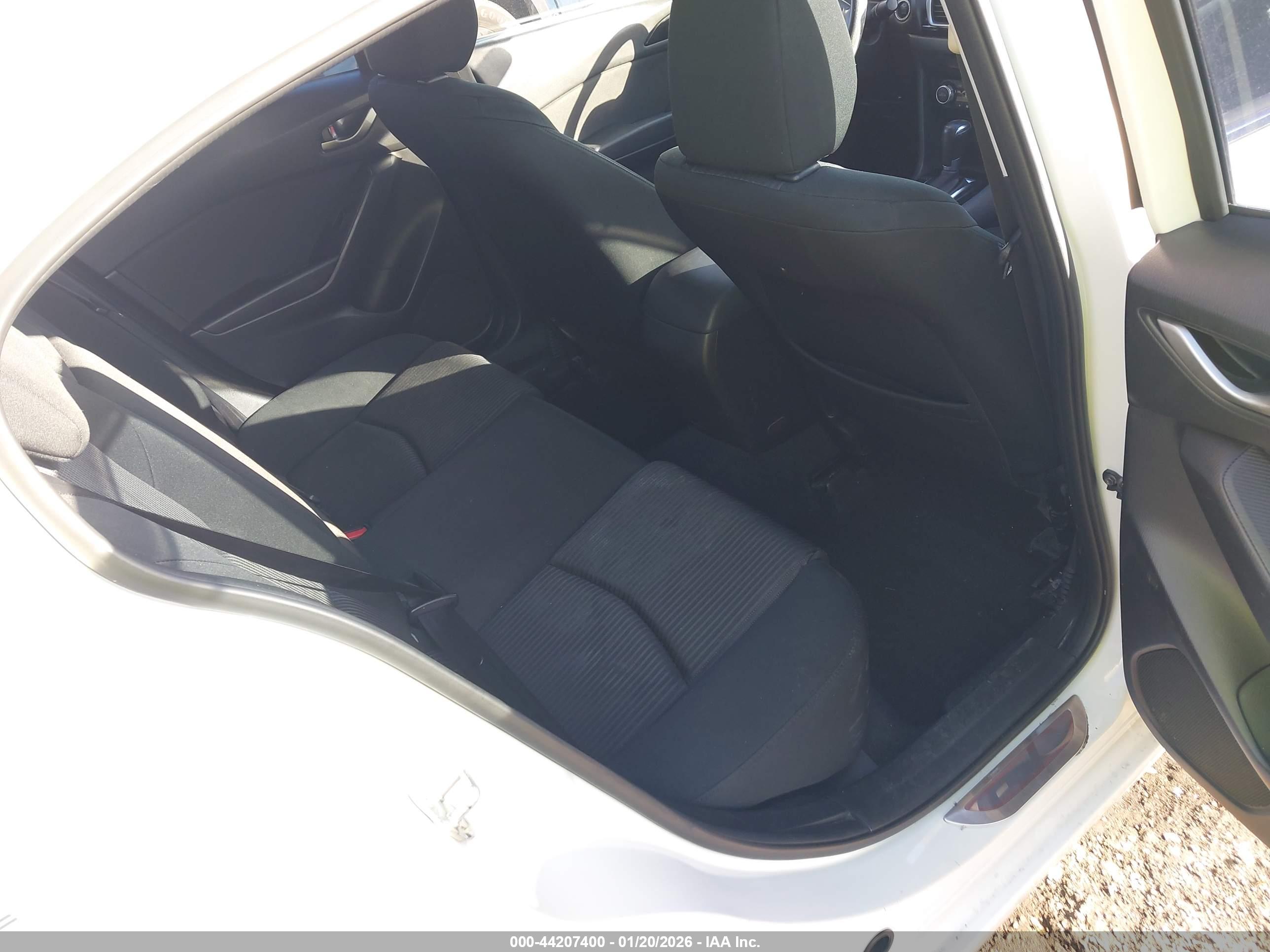 MAZDA MAZDA3 image 8