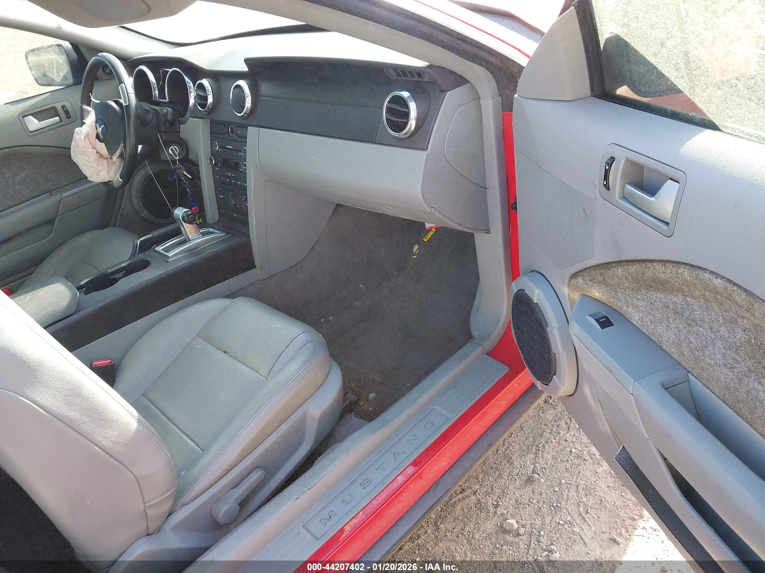 FORD MUSTANG image 5