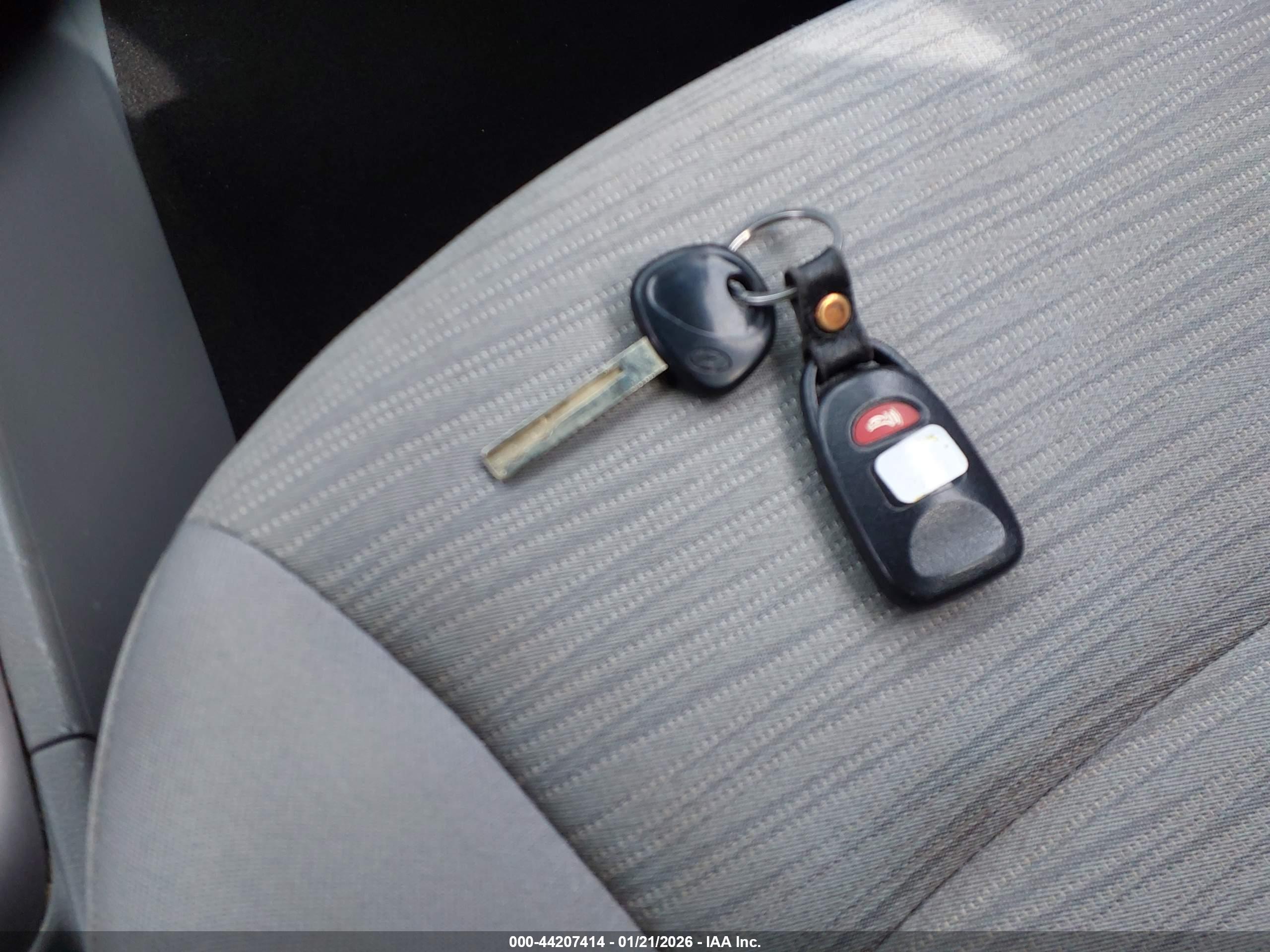 HYUNDAI ACCENT image 11