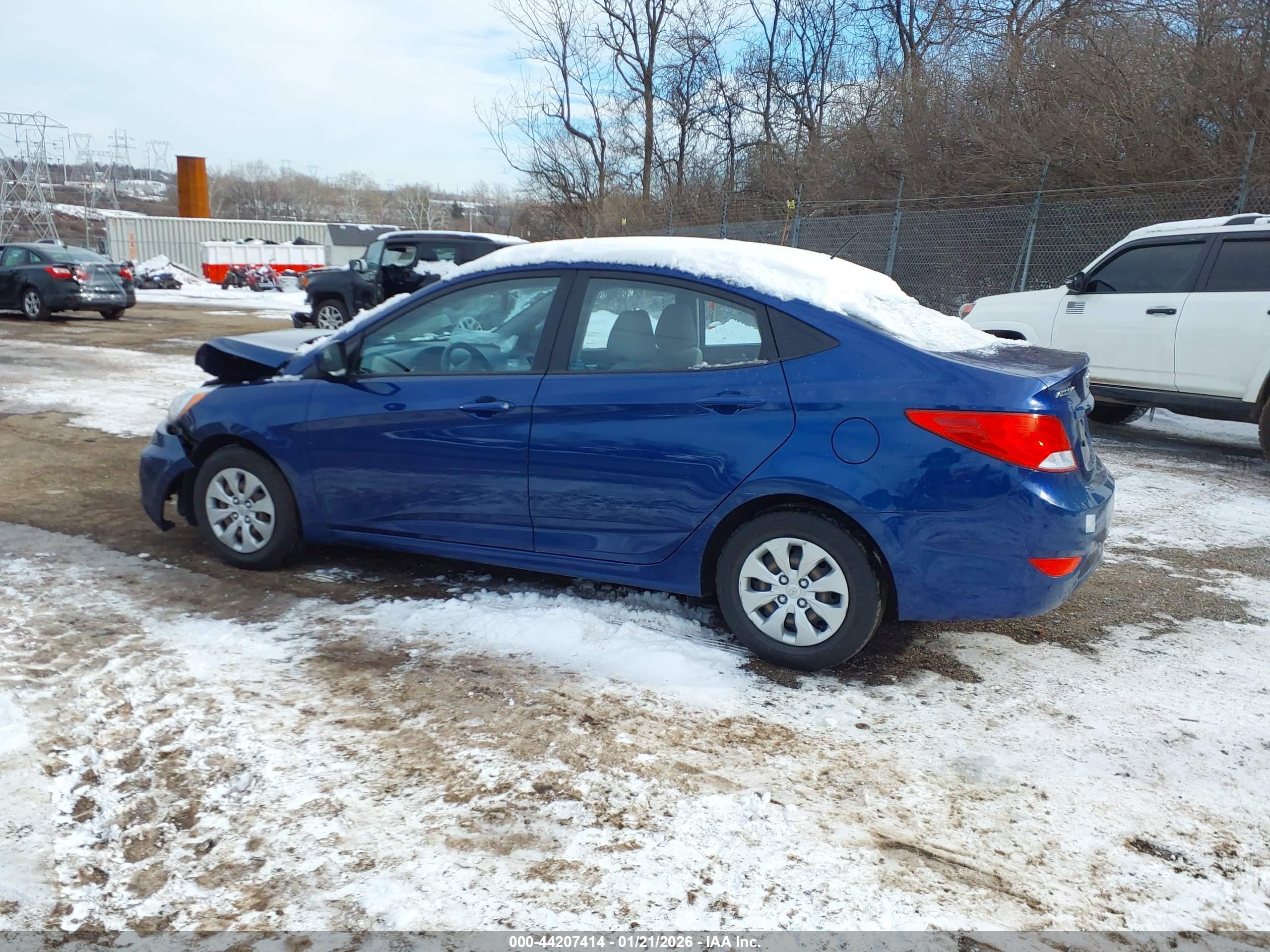 HYUNDAI ACCENT image 3