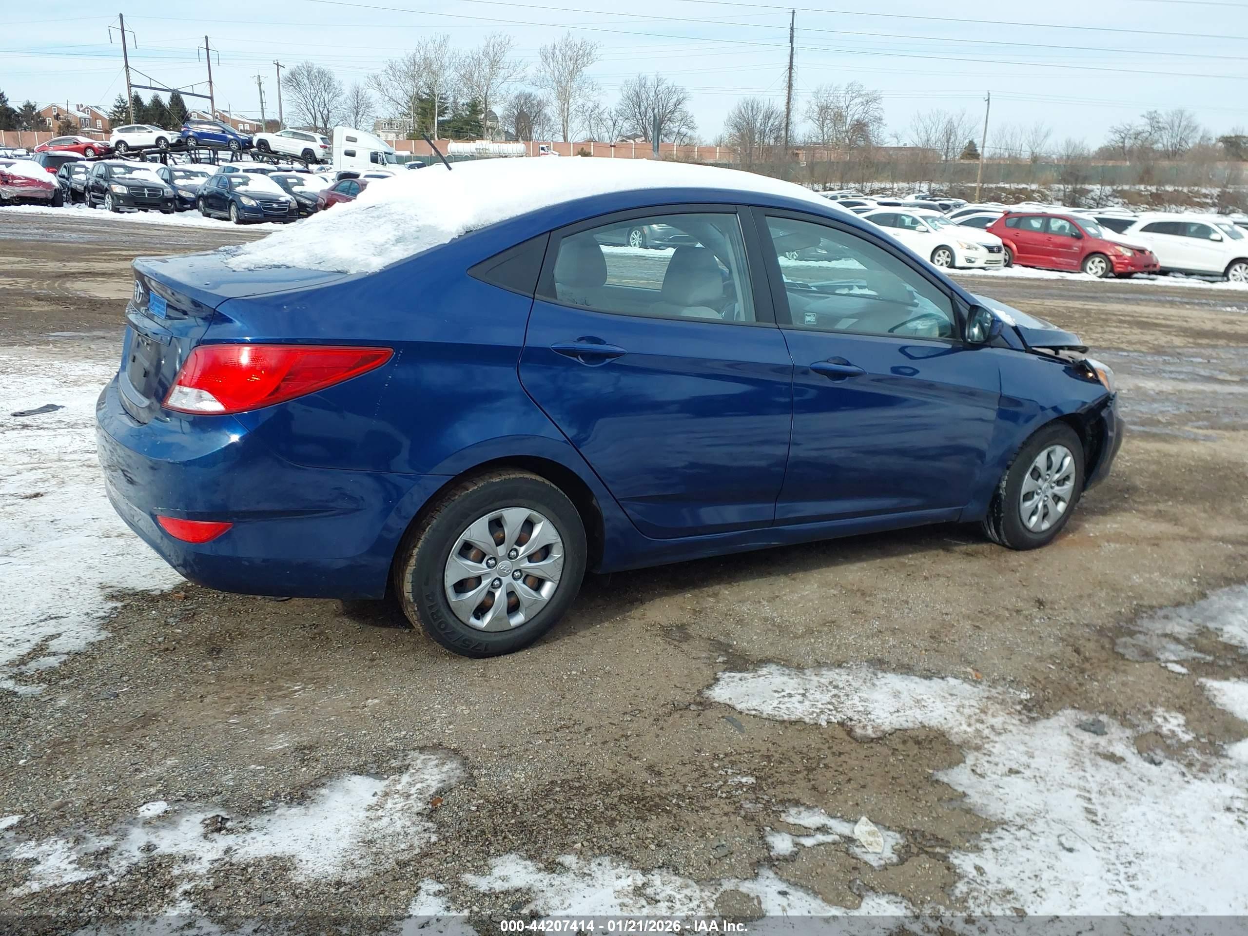 HYUNDAI ACCENT image 4