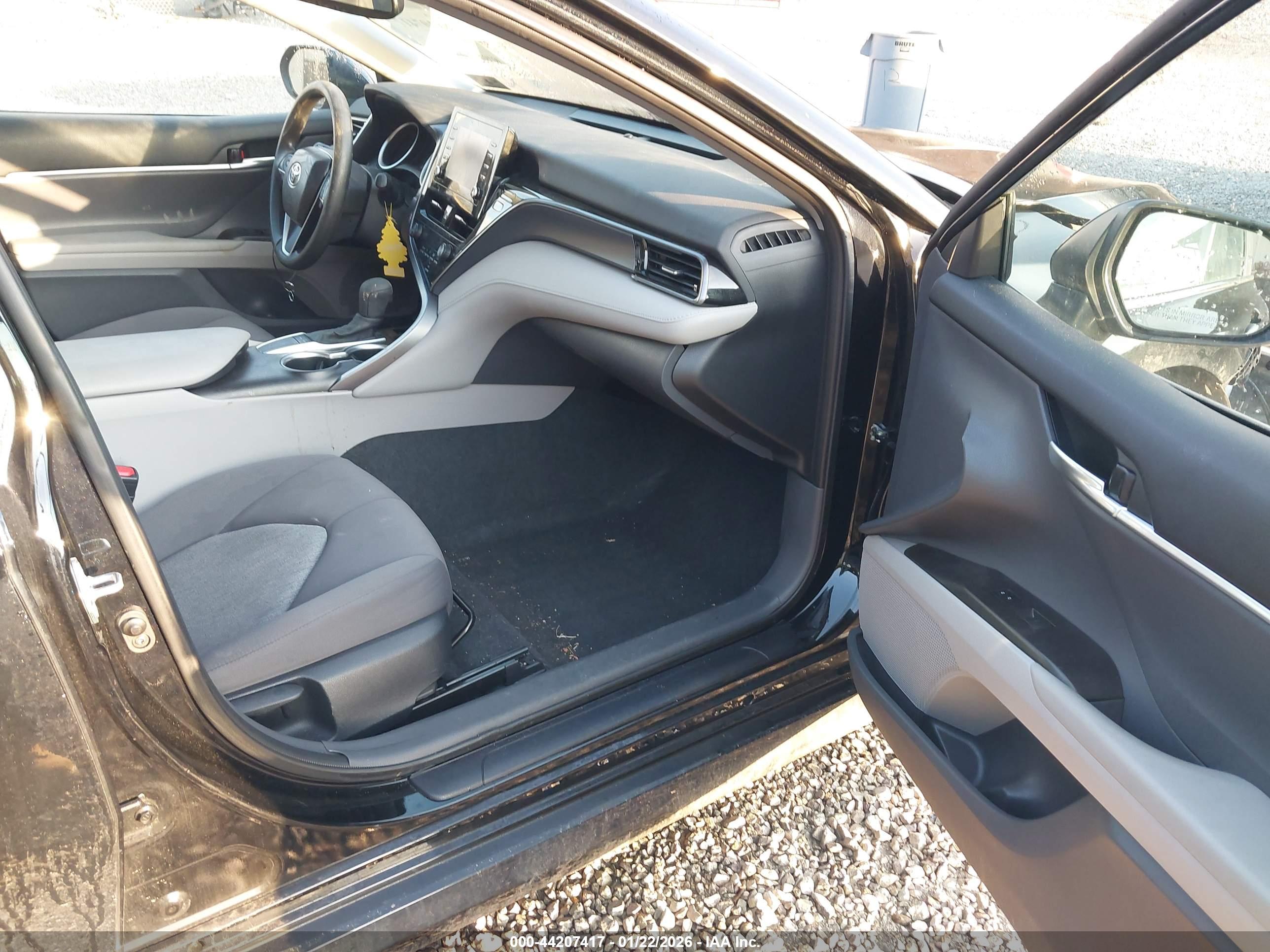 TOYOTA CAMRY image 5