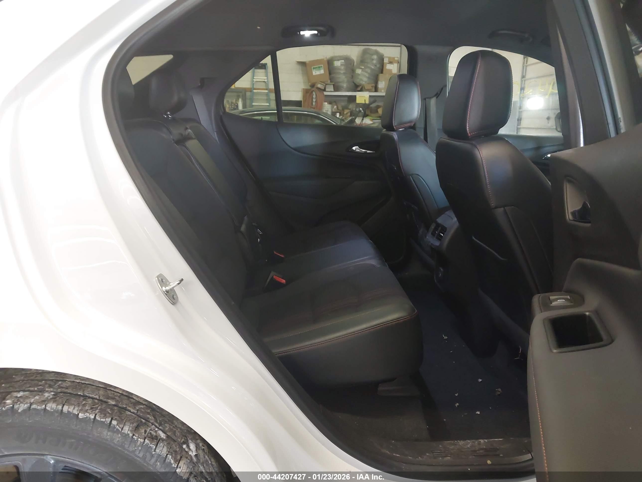 CHEVROLET EQUINOX image 8