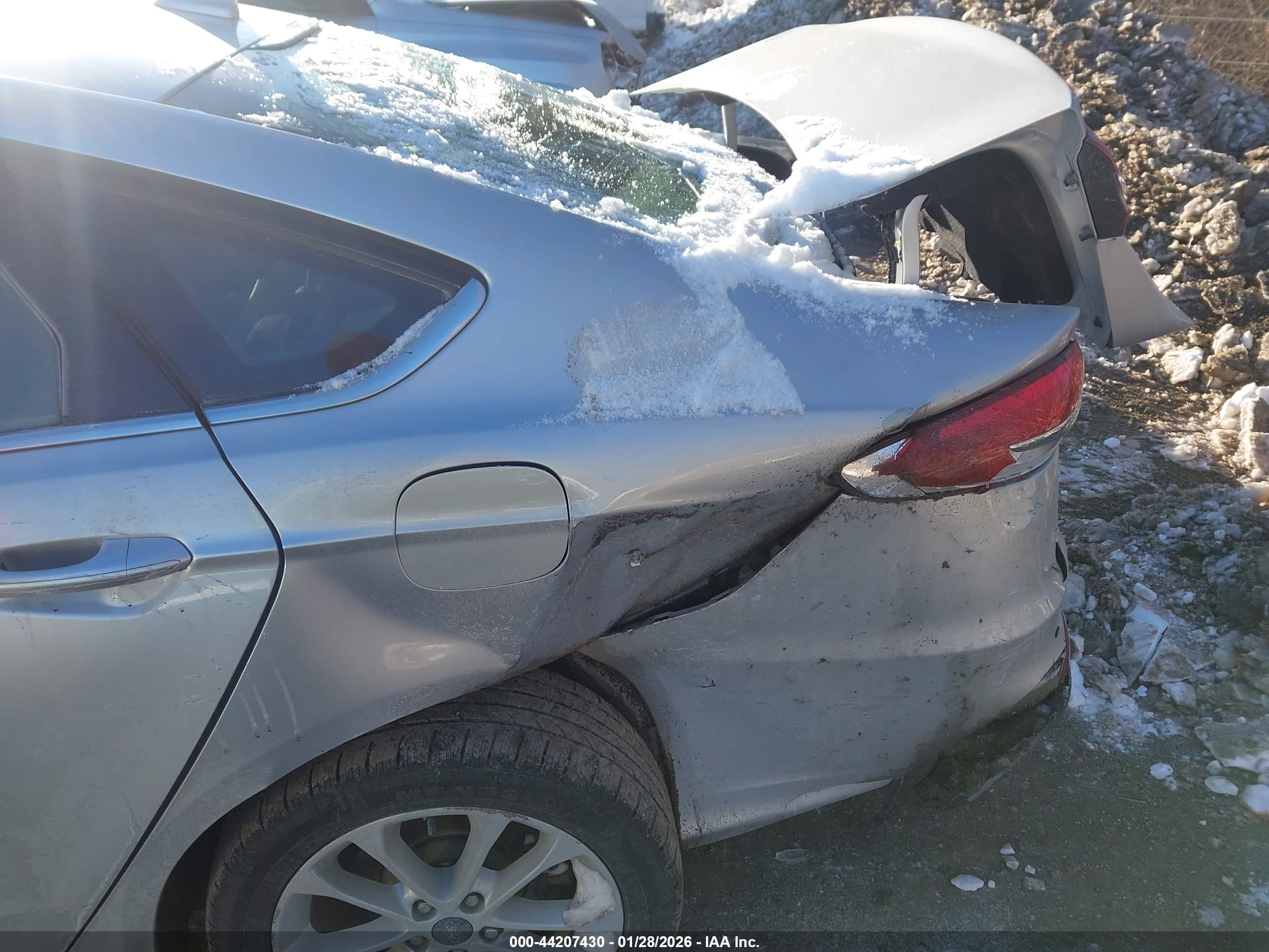 FORD FUSION image 6
