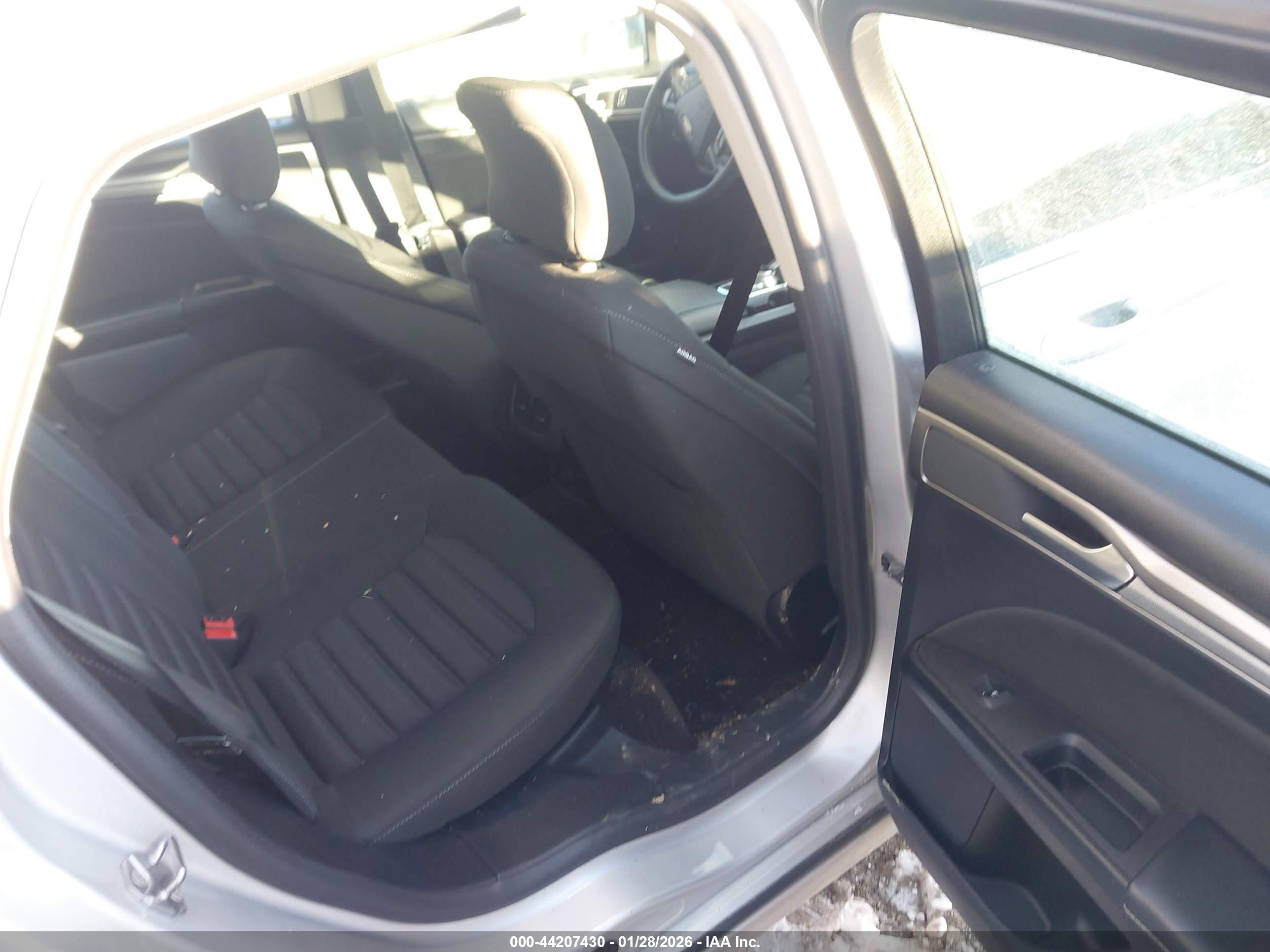 FORD FUSION image 8