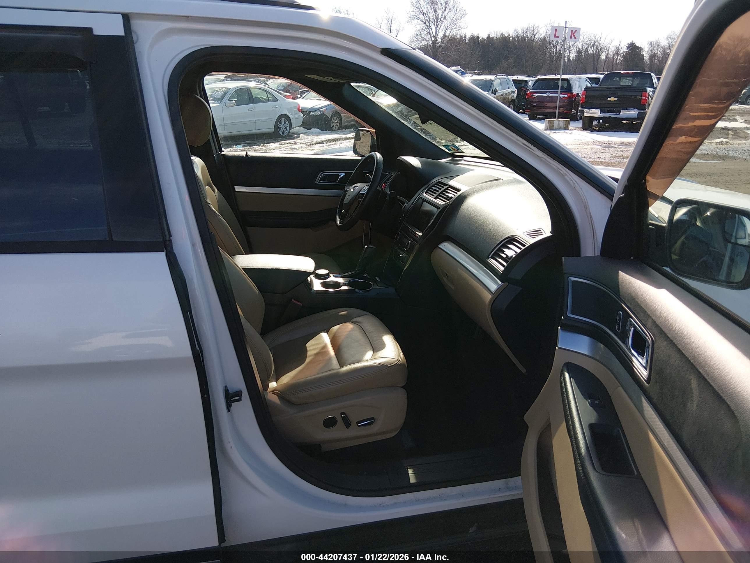 FORD EXPLORER image 5