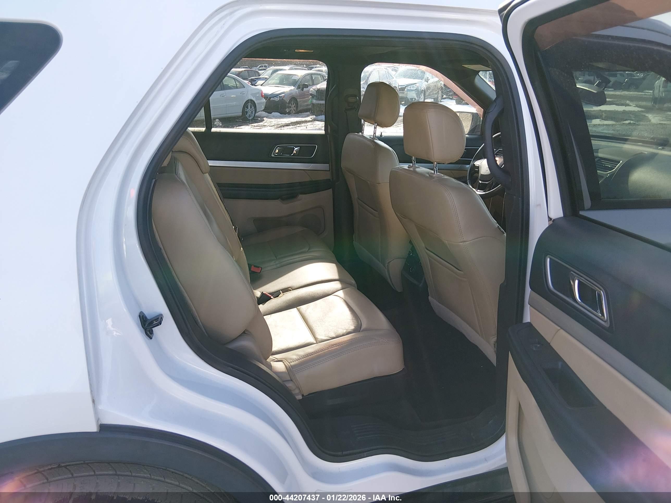 FORD EXPLORER image 8