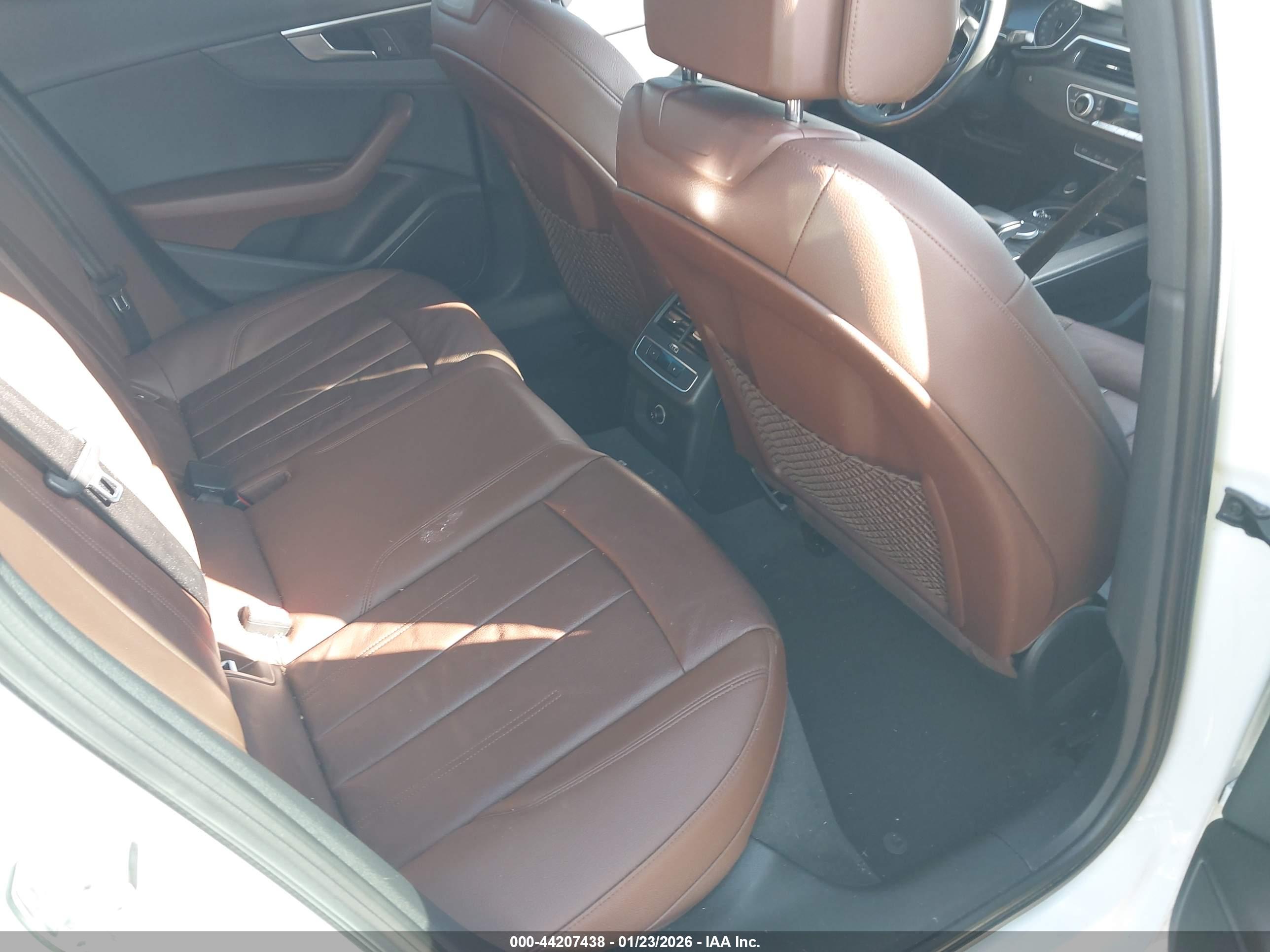 AUDI A4 image 8