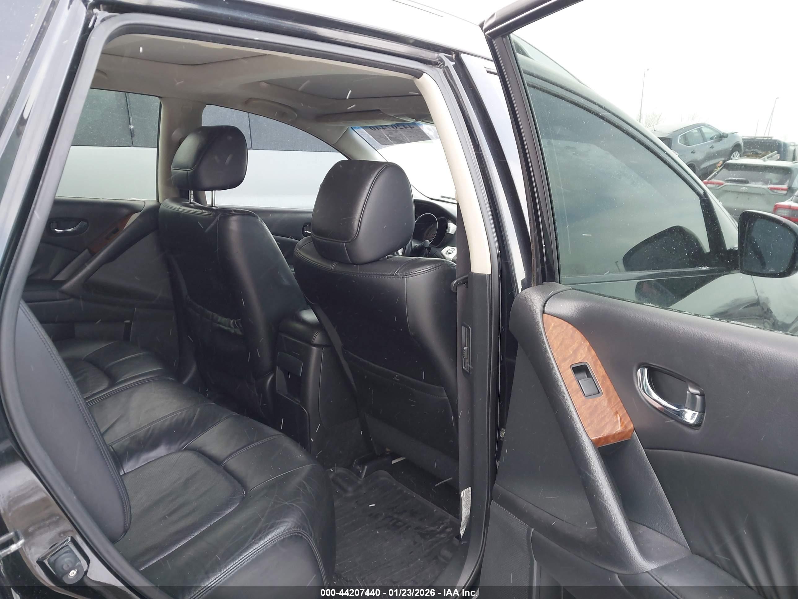 NISSAN MURANO image 8