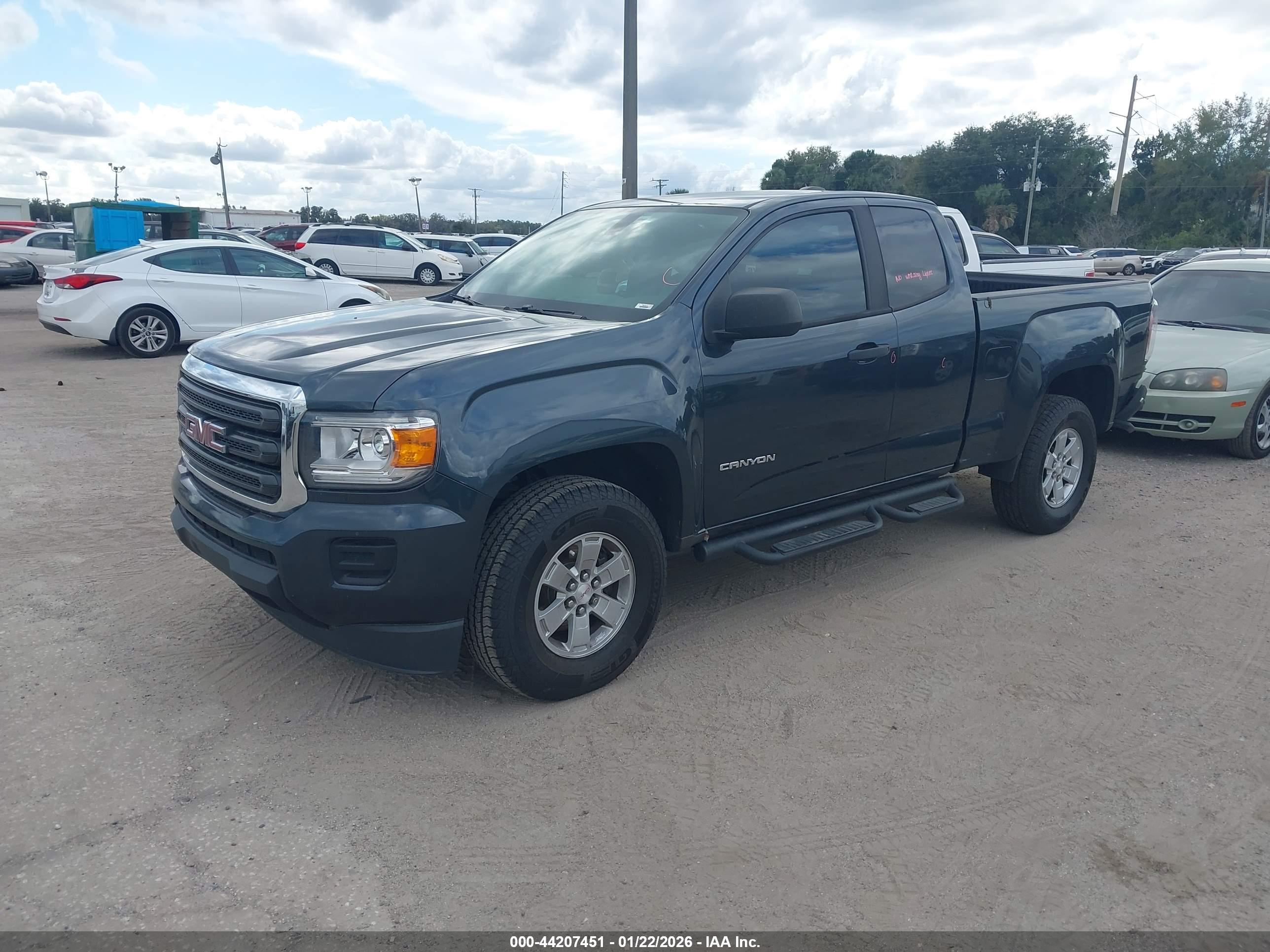 GMC CANYON image 2