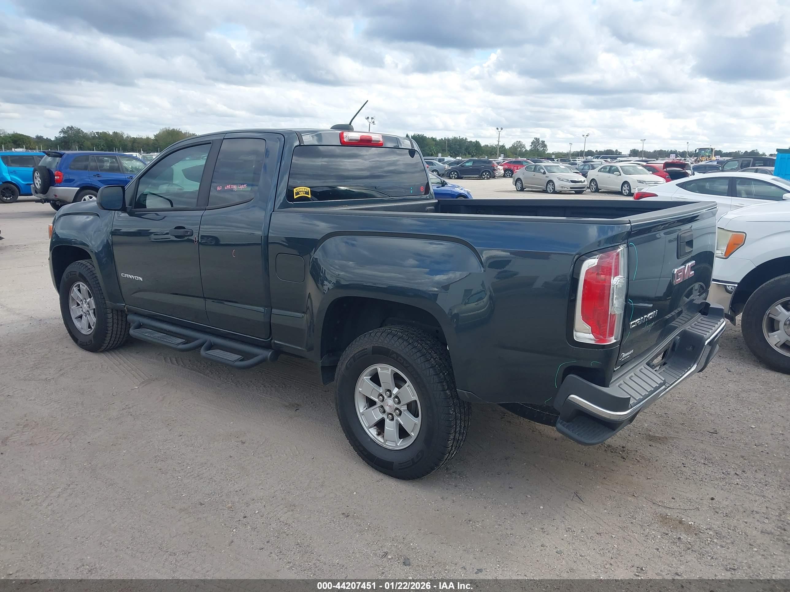 GMC CANYON image 3