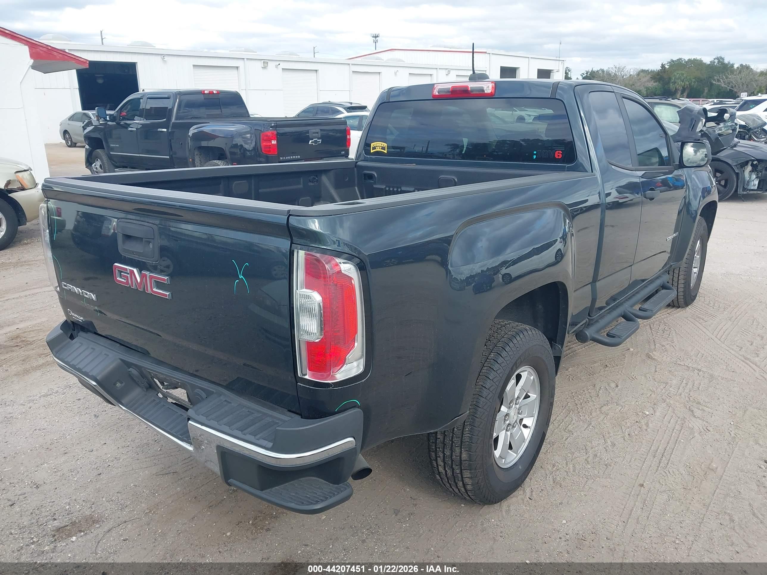 GMC CANYON image 4